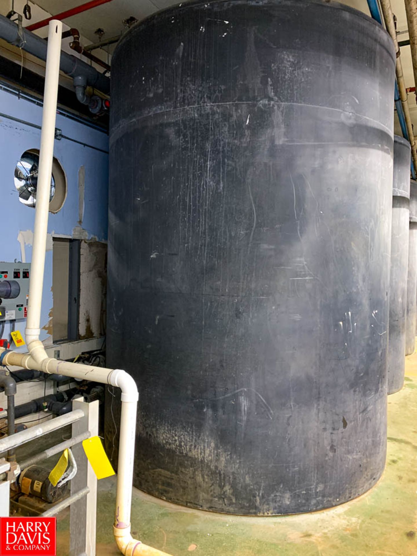 Approx. 3,000 Gallon Vertical Poly Tanks Rigging Fee:$1500