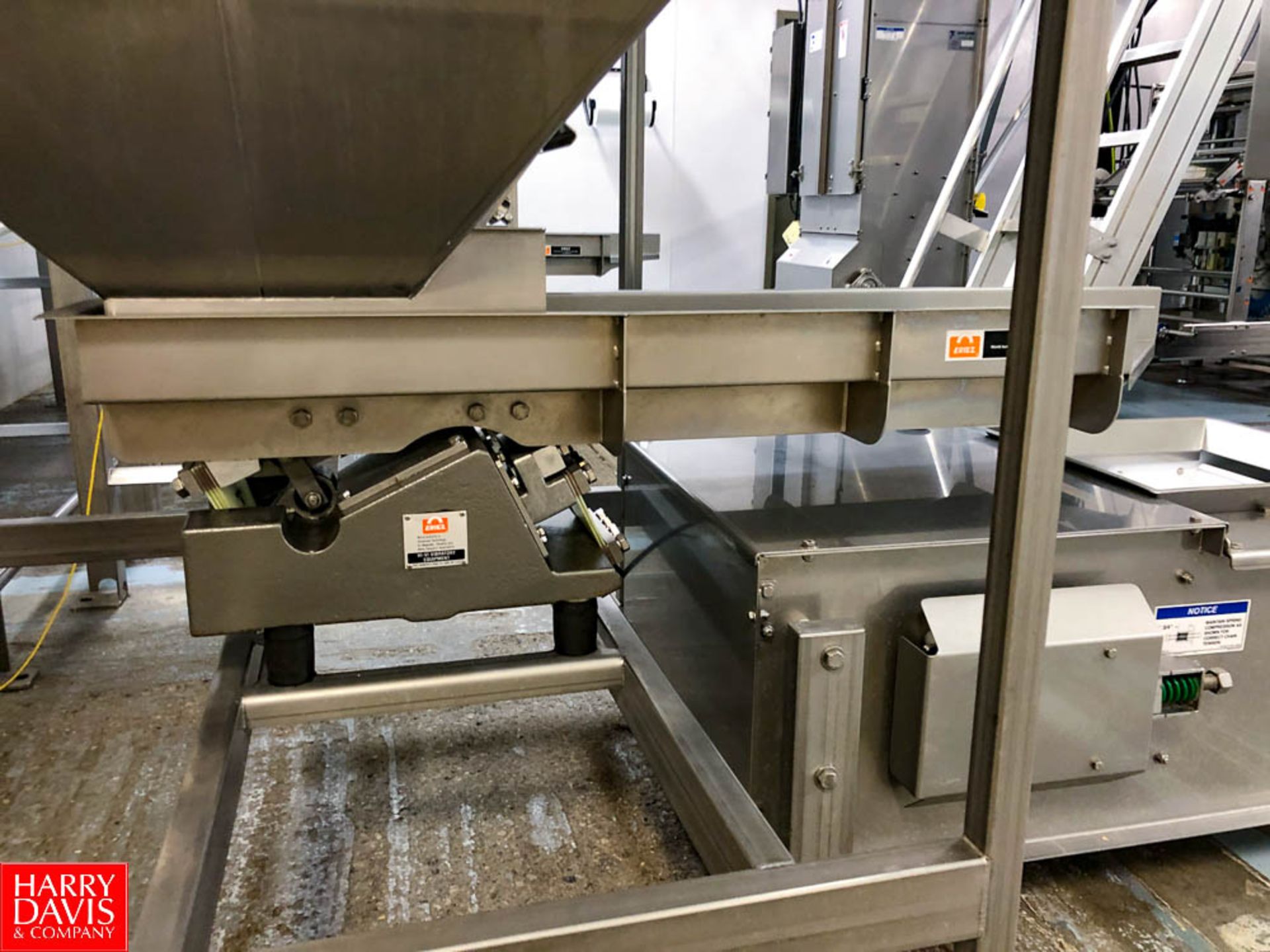 Bulk Bid: 2019 Yamato Scale and VFFS Bagging System with Conveyor including: Yamato Multihead - Image 14 of 15