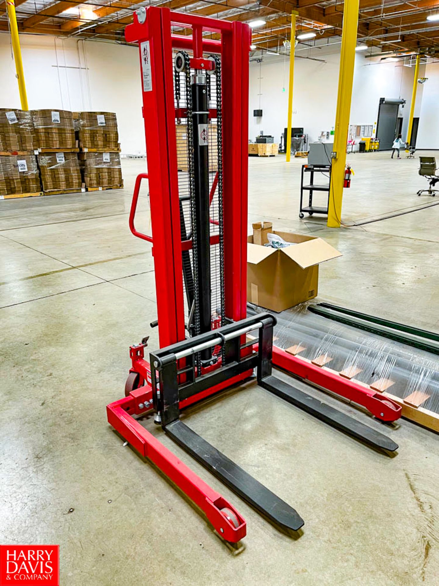 Dayton Portable Lift Model 4VMF1, 2,000 LB Capacity, 118" Max Lift Height. Rigging Fee: $75