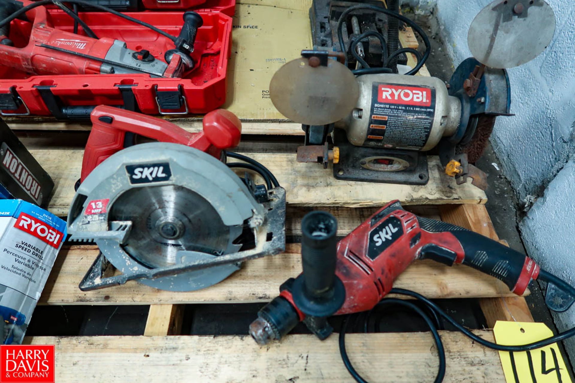 Pallet of Power Tools (1) Craftsman 10" Benchtop Drill Press, (1) Ryobi Model BGH6110 6" Bench - Image 3 of 5