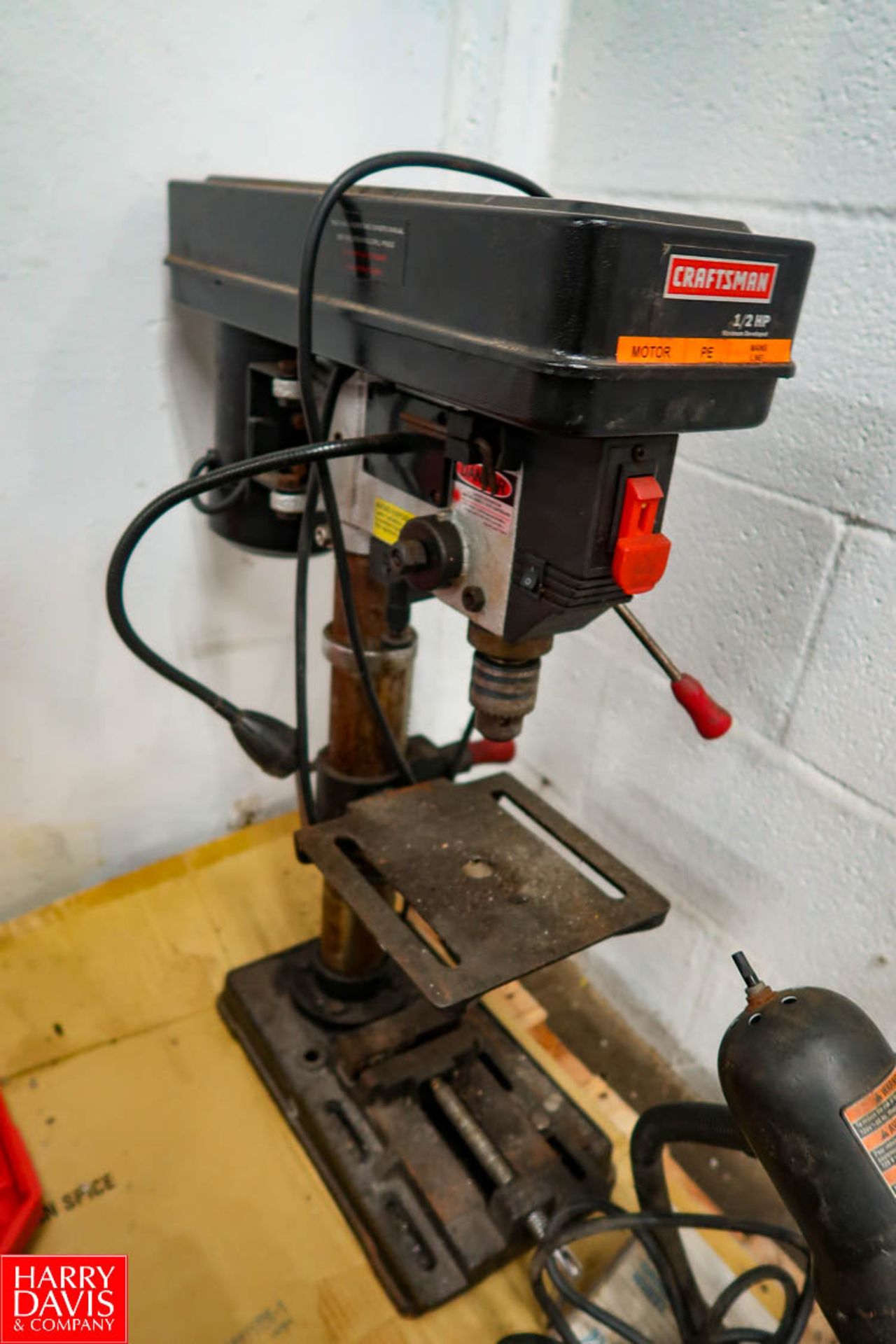 Pallet of Power Tools (1) Craftsman 10" Benchtop Drill Press, (1) Ryobi Model BGH6110 6" Bench - Image 2 of 5