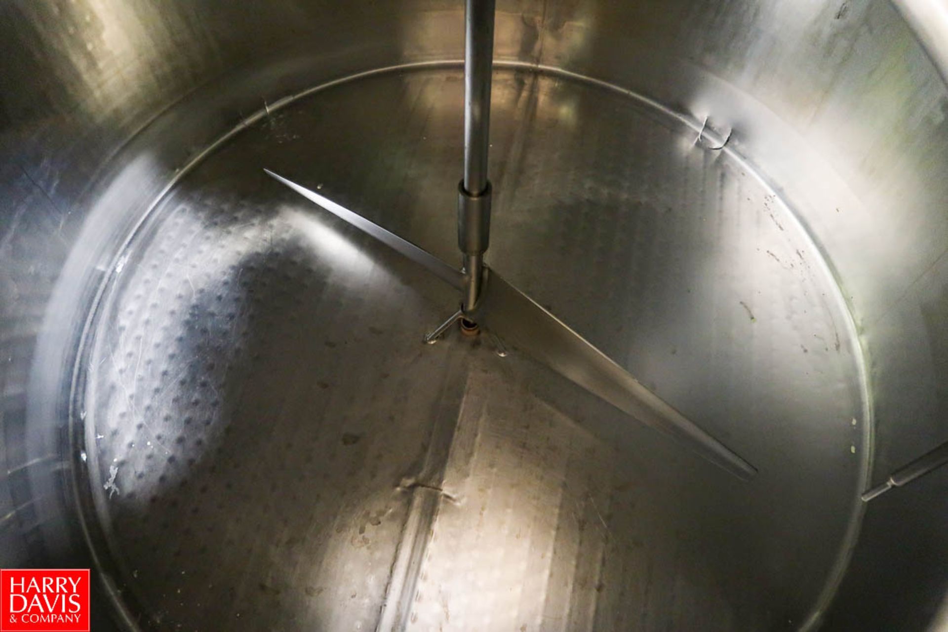 600 Gallon S/S Batch Processor Tank with Vertical Agitation Rigging Fee: $1000 - Image 4 of 5