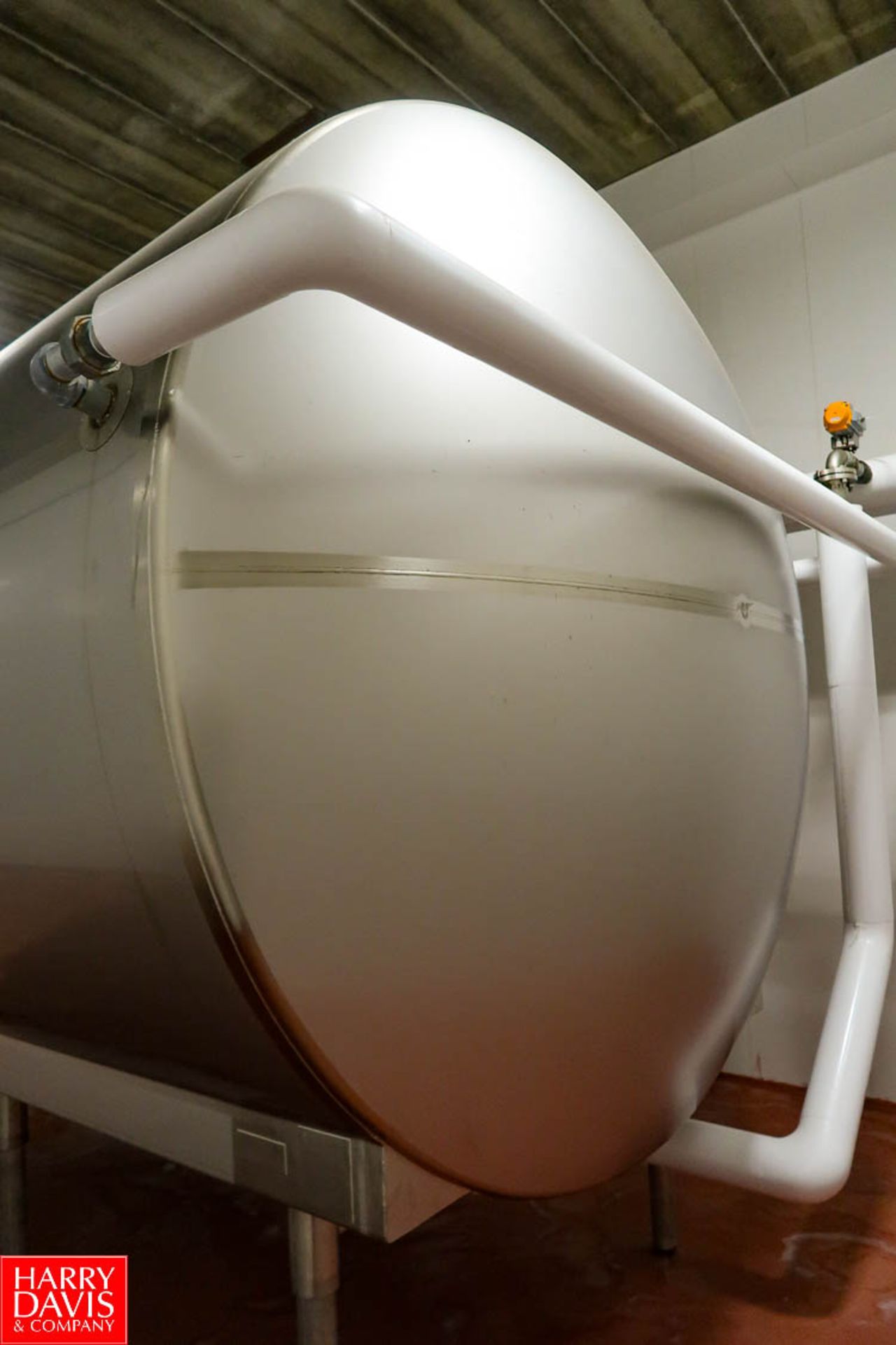 2017 Walker 6,000 Gallon Horizontal 304 S/S Tank with Vertical Agitation (Sweet Cream Tank 2) S/N: - Image 3 of 5