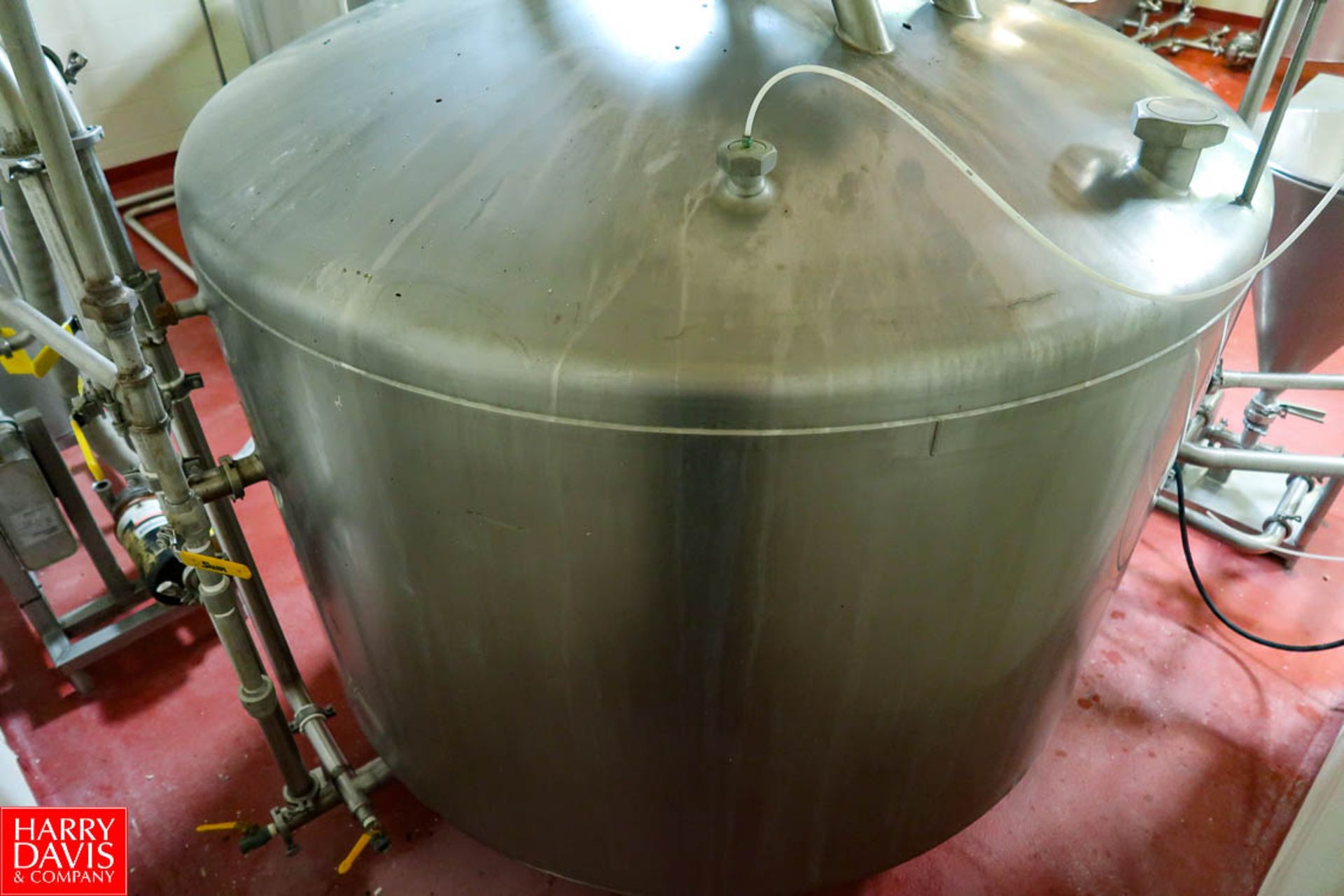 600 Gallon S/S Batch Processor Tank with Vertical Agitation Rigging Fee: $1000 - Image 2 of 5