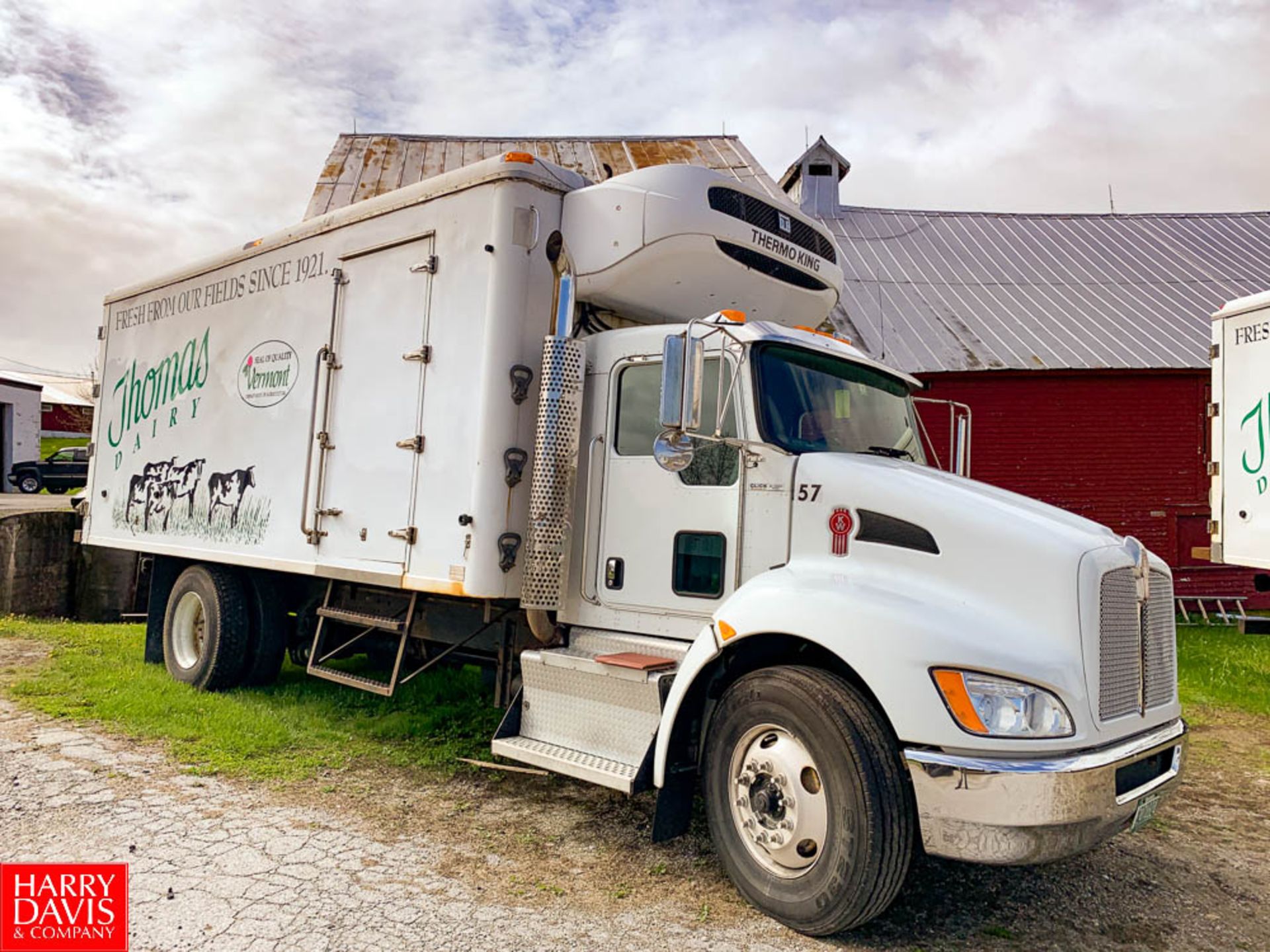 2013 Kenworth 20' Refrigerated Ice Cream Delivery Truck: Model T370, 33,000 GVWR, Paccar P1-8-270 - Image 2 of 9