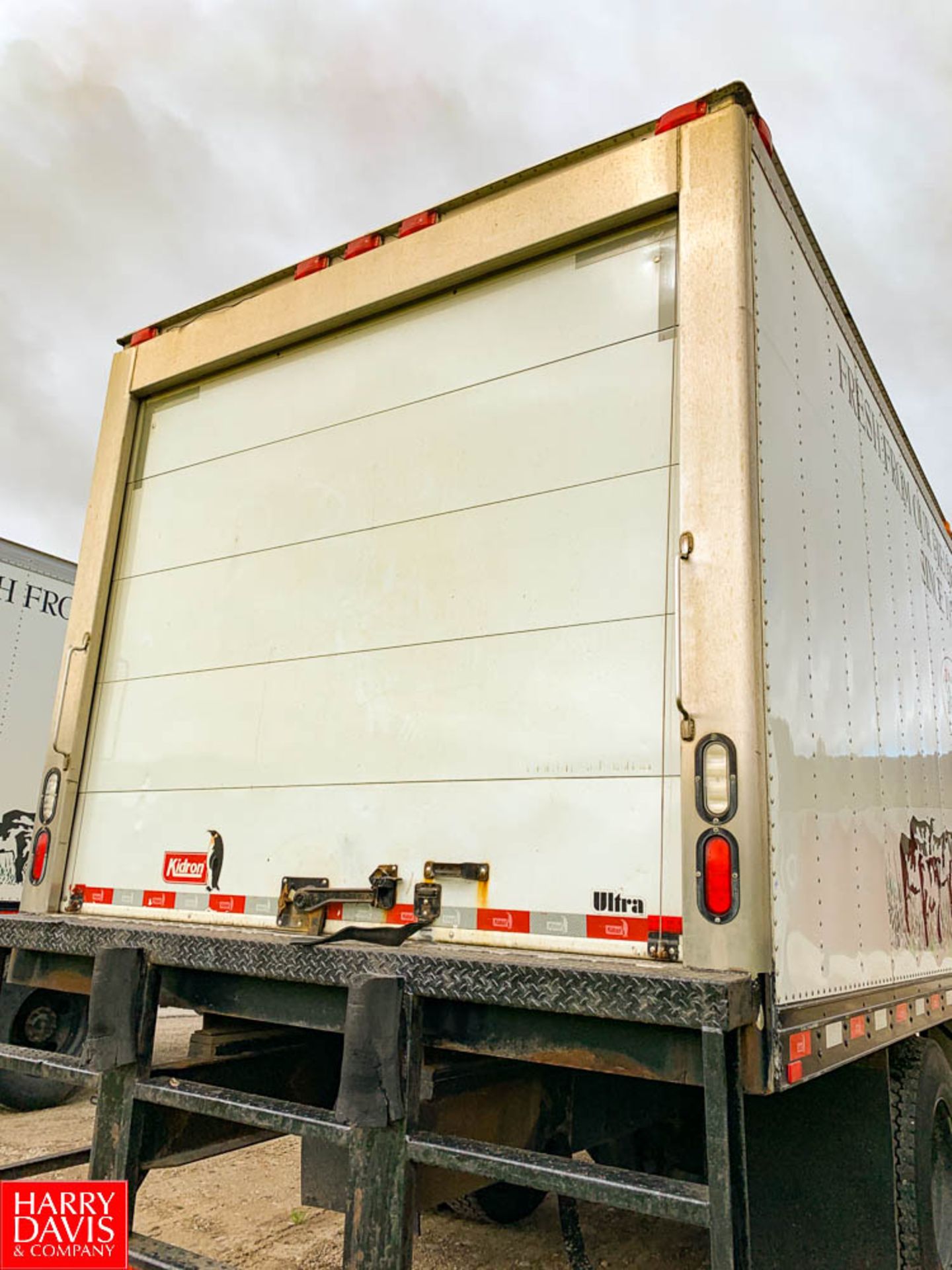 2017 Freightliner 20' Refrigerated Delivery Truck Model: M2106, 33,000 GVWR, Cummins IBS 6.7 280 - Image 3 of 8