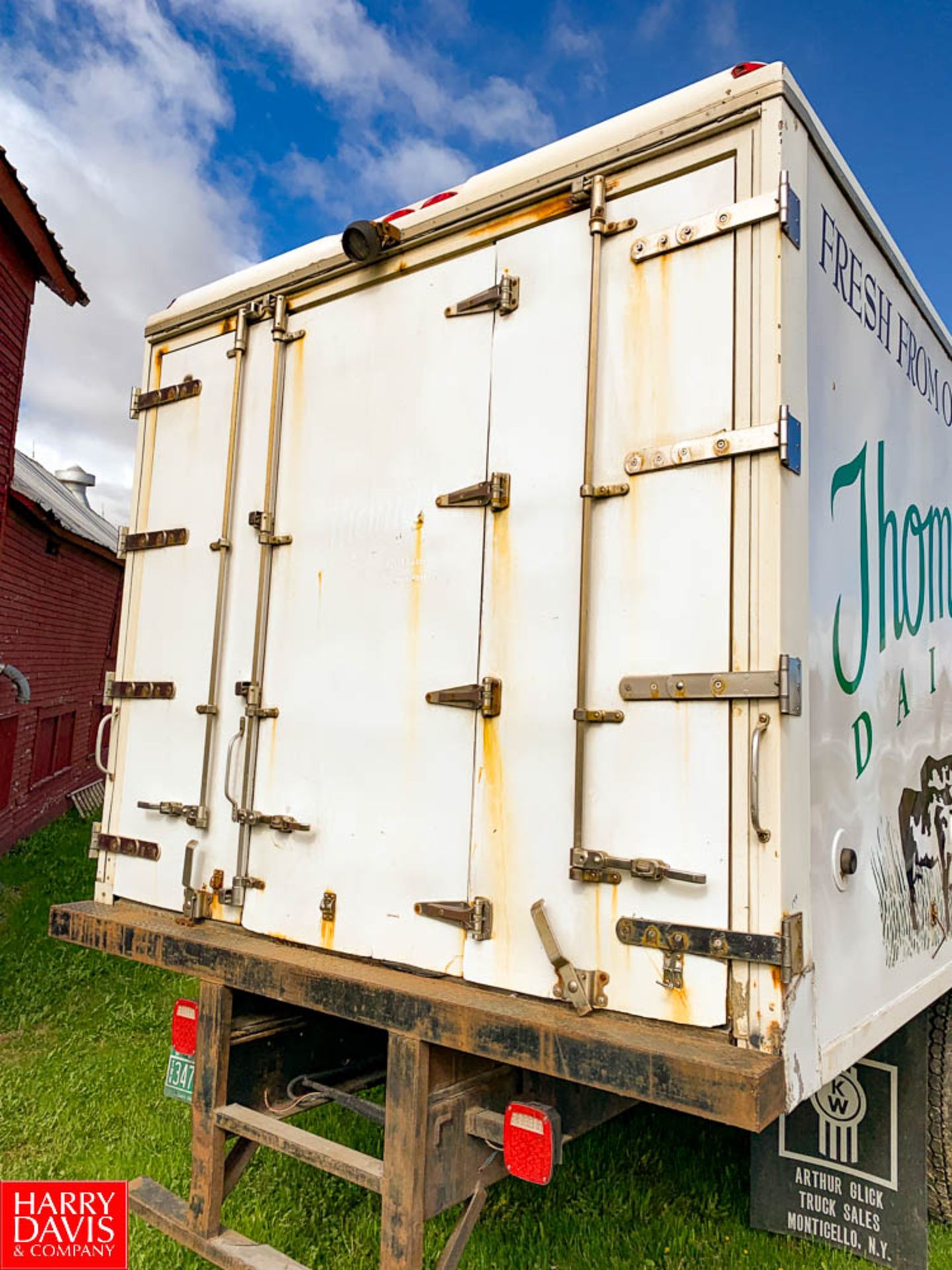 2013 Kenworth 20' Refrigerated Ice Cream Delivery Truck: Model T370, 33,000 GVWR, Paccar P1-8-270 - Image 3 of 9