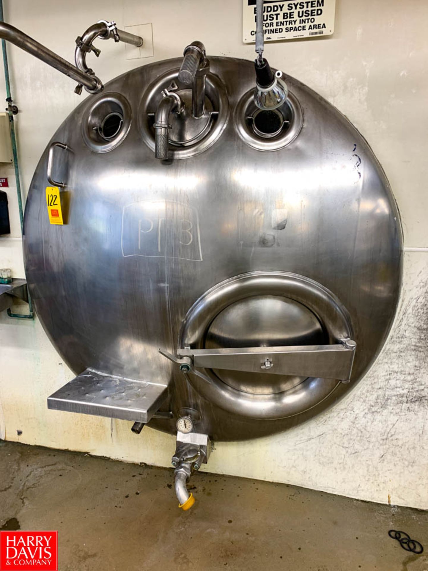 Walker 1,000 Gallon Jacketed Horizontal S/S Tank with S/S Front and Vertical Agitation, Model: HHT-