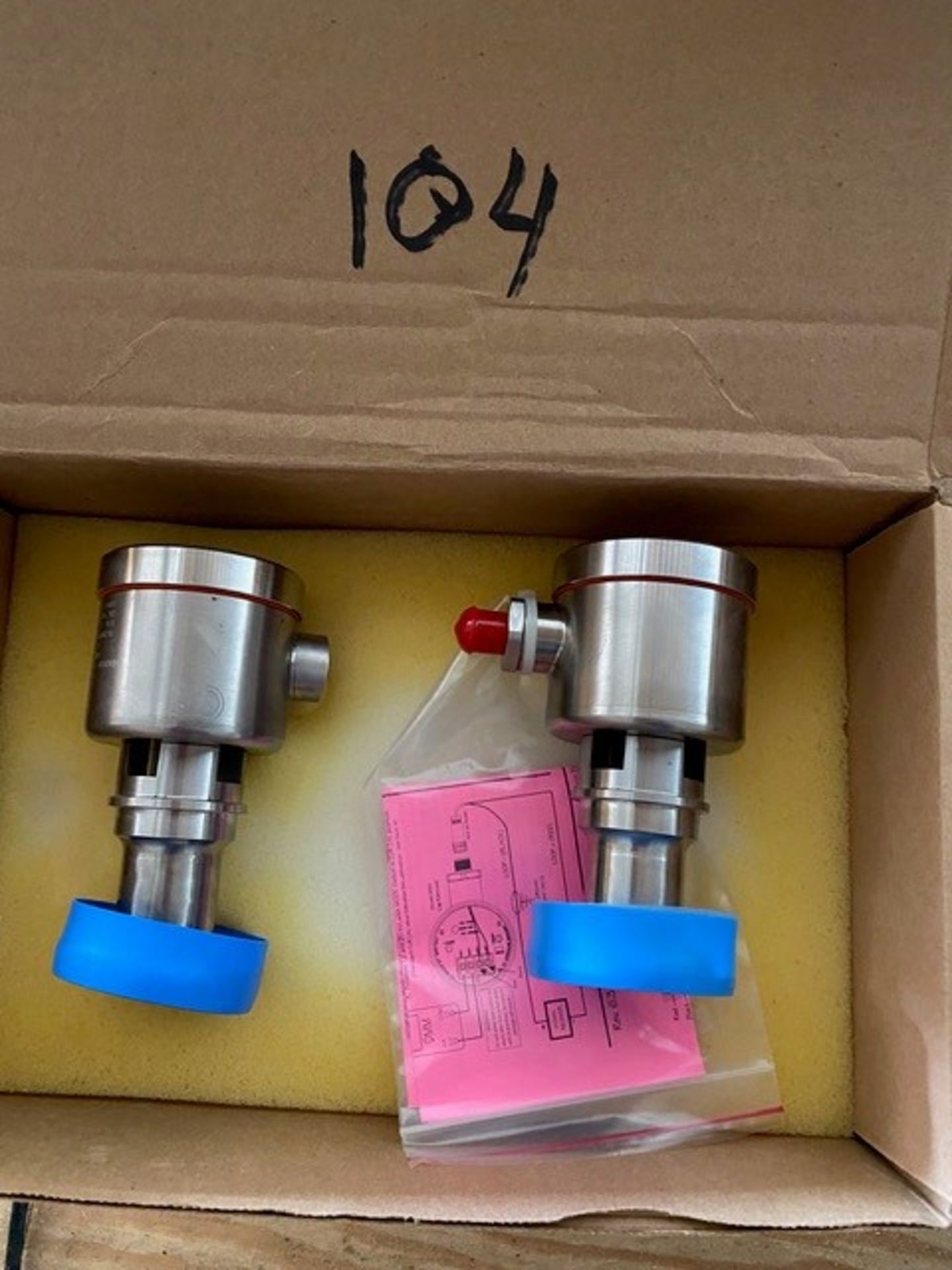 New Anderson level transmitter with 2" tri clamp fittings Rigging: $20 Rigging Fee: $20 Location:
