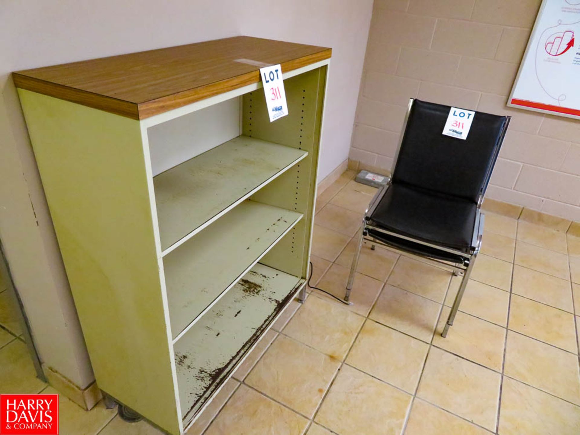 Lunch Room Items: Desk, Chairs, Tables, Microwave Rigging Fee: $140 - Image 3 of 6