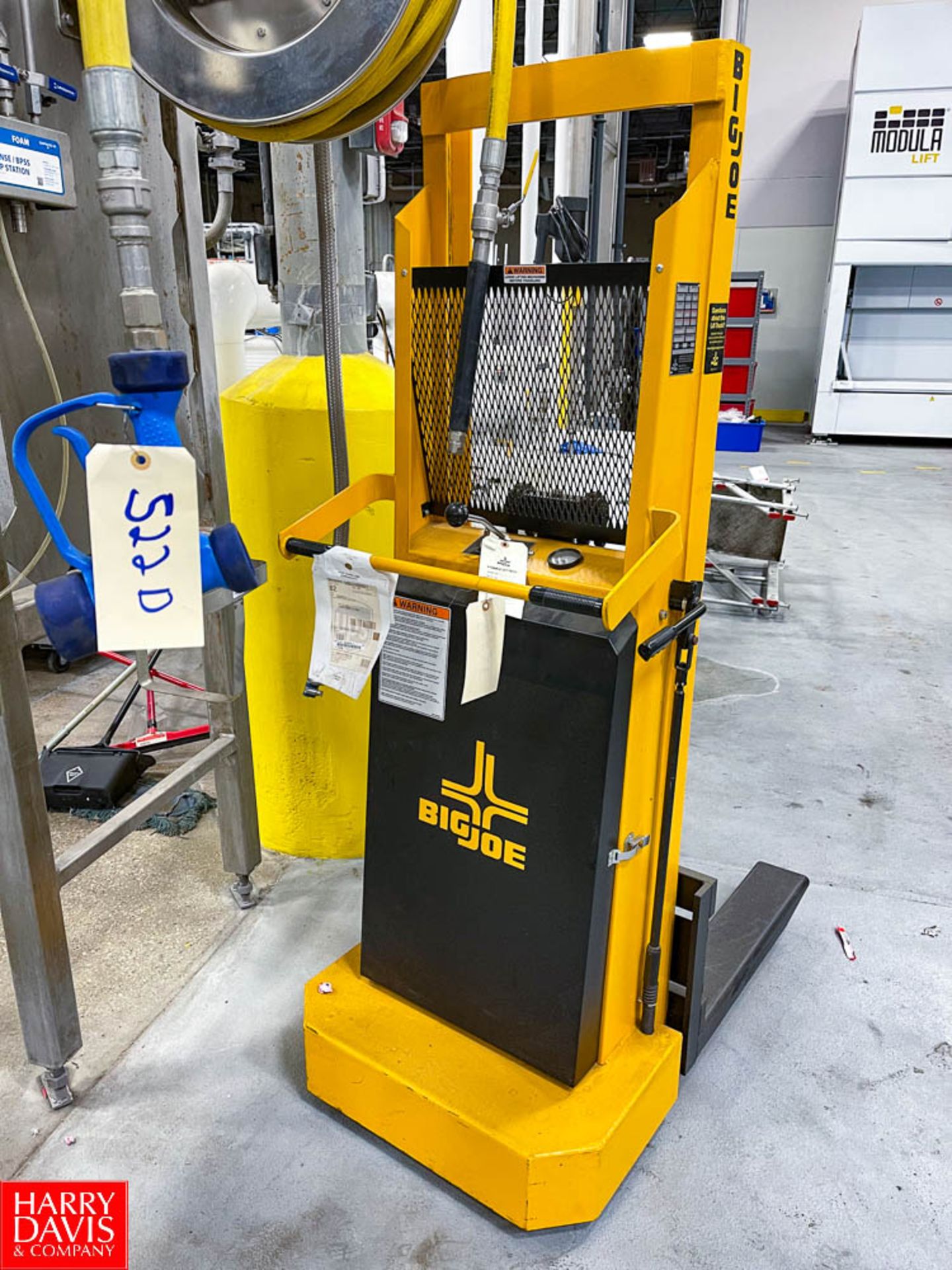 Big Jack 2,000 Capacity Electric Lift Rigging Fee: $ 75