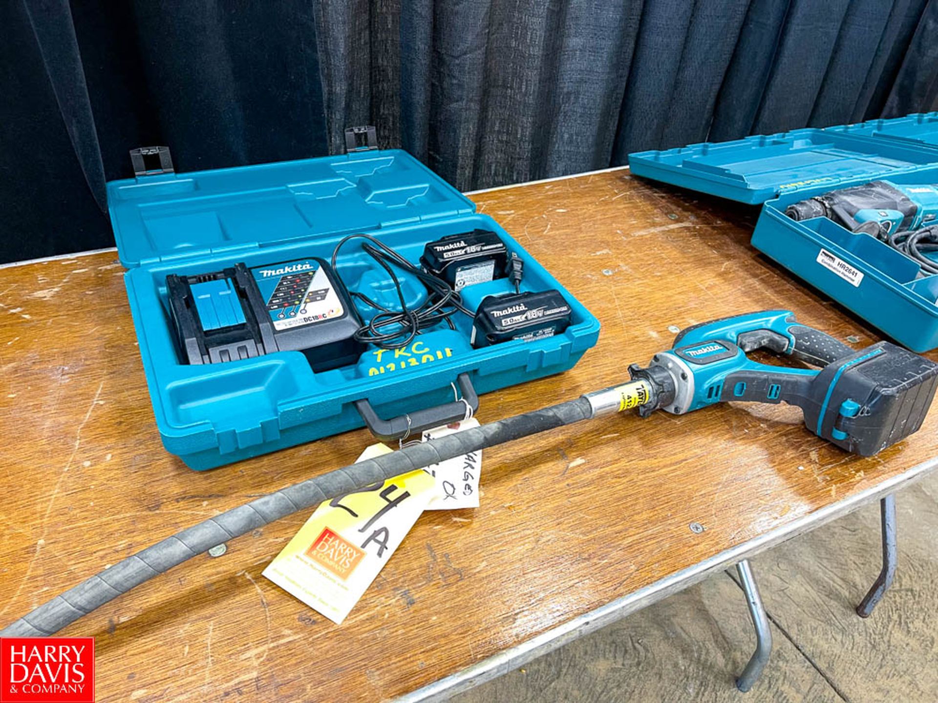 Makita 18V Concrete Vibrator