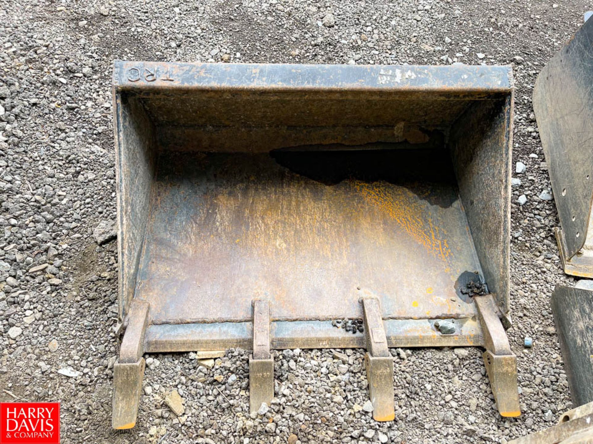 36" Bucket Attachment with Teeth