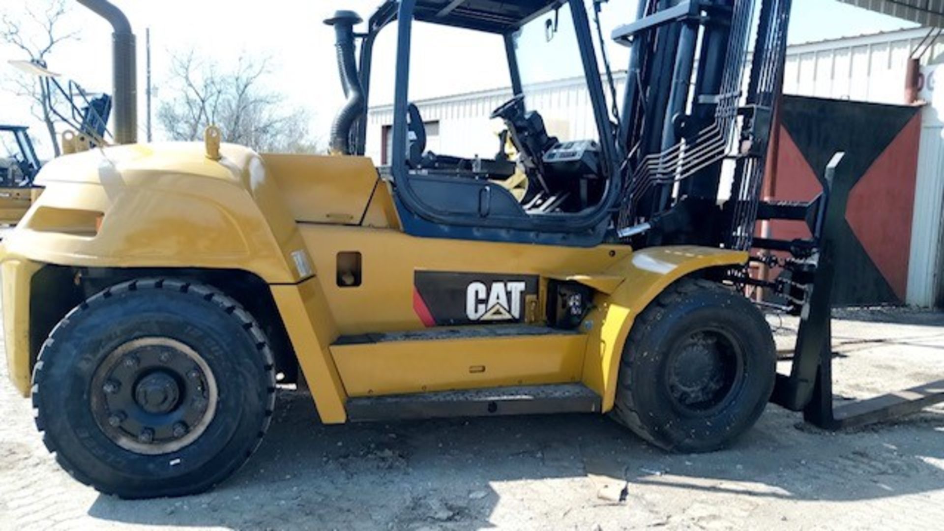 CAT Model P33000 Forklift, 33,000 # capacity