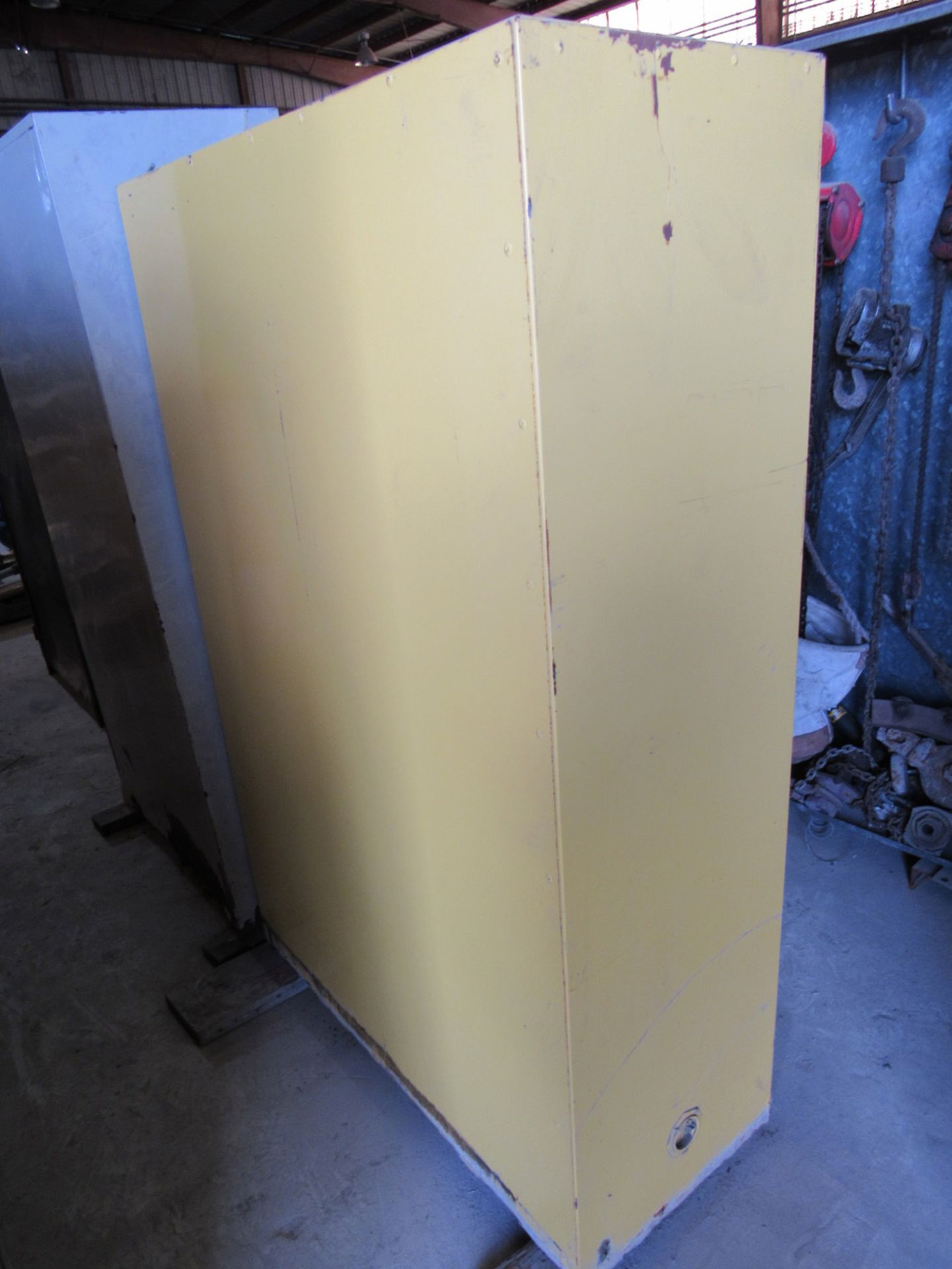 Flammable Cabinet - 2 Door - Image 3 of 4