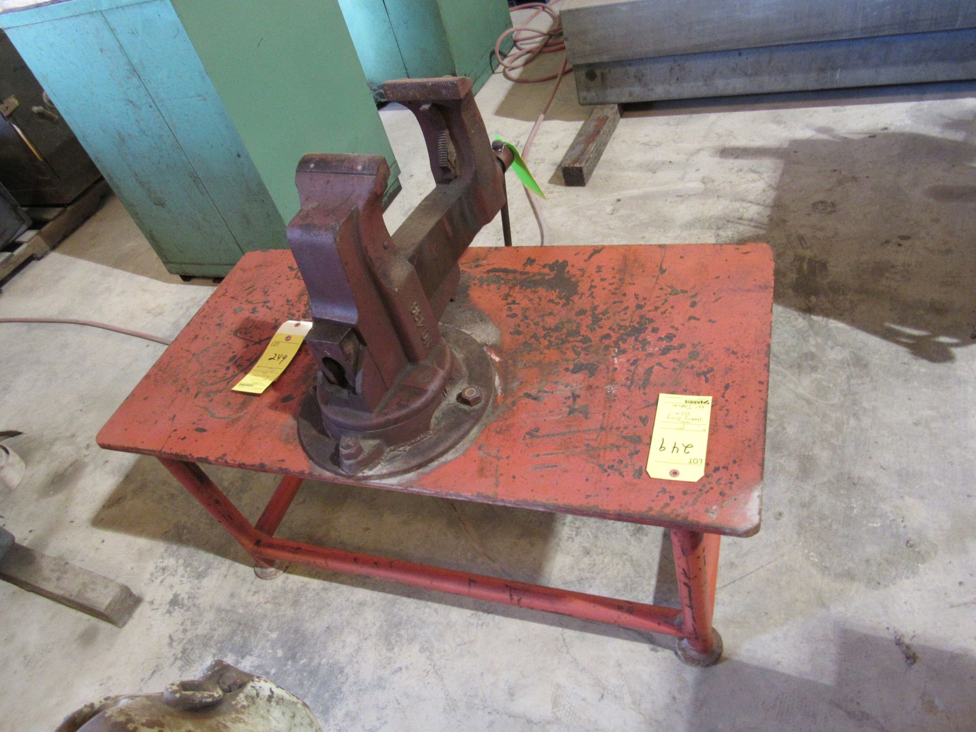 Heavy Duty Vise on Table - Image 5 of 5