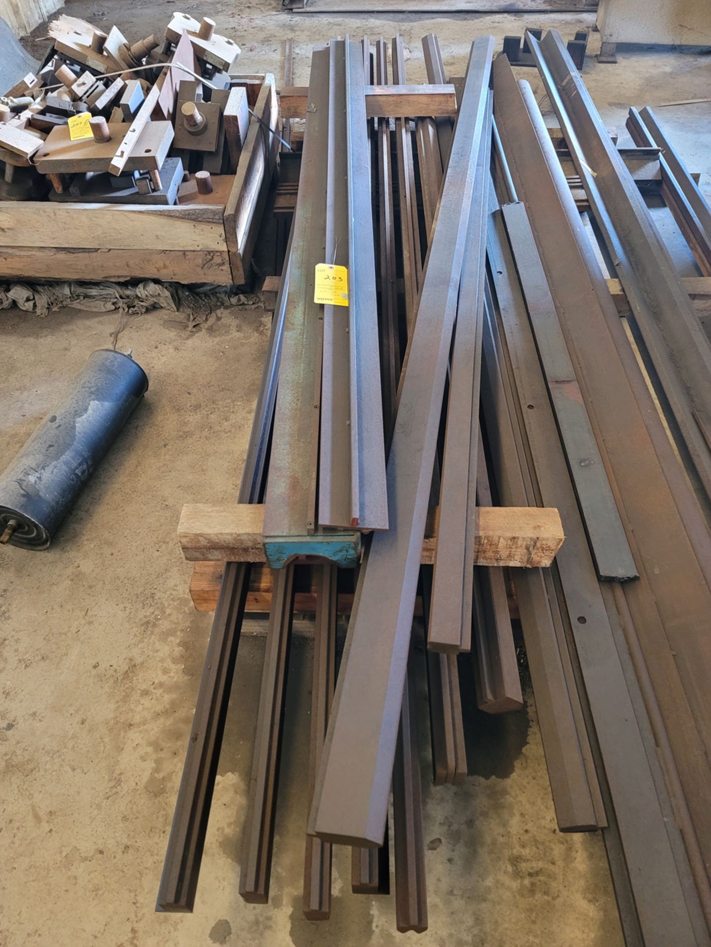 Lot: Press Brake Tooling, assorted lengths and sizes
