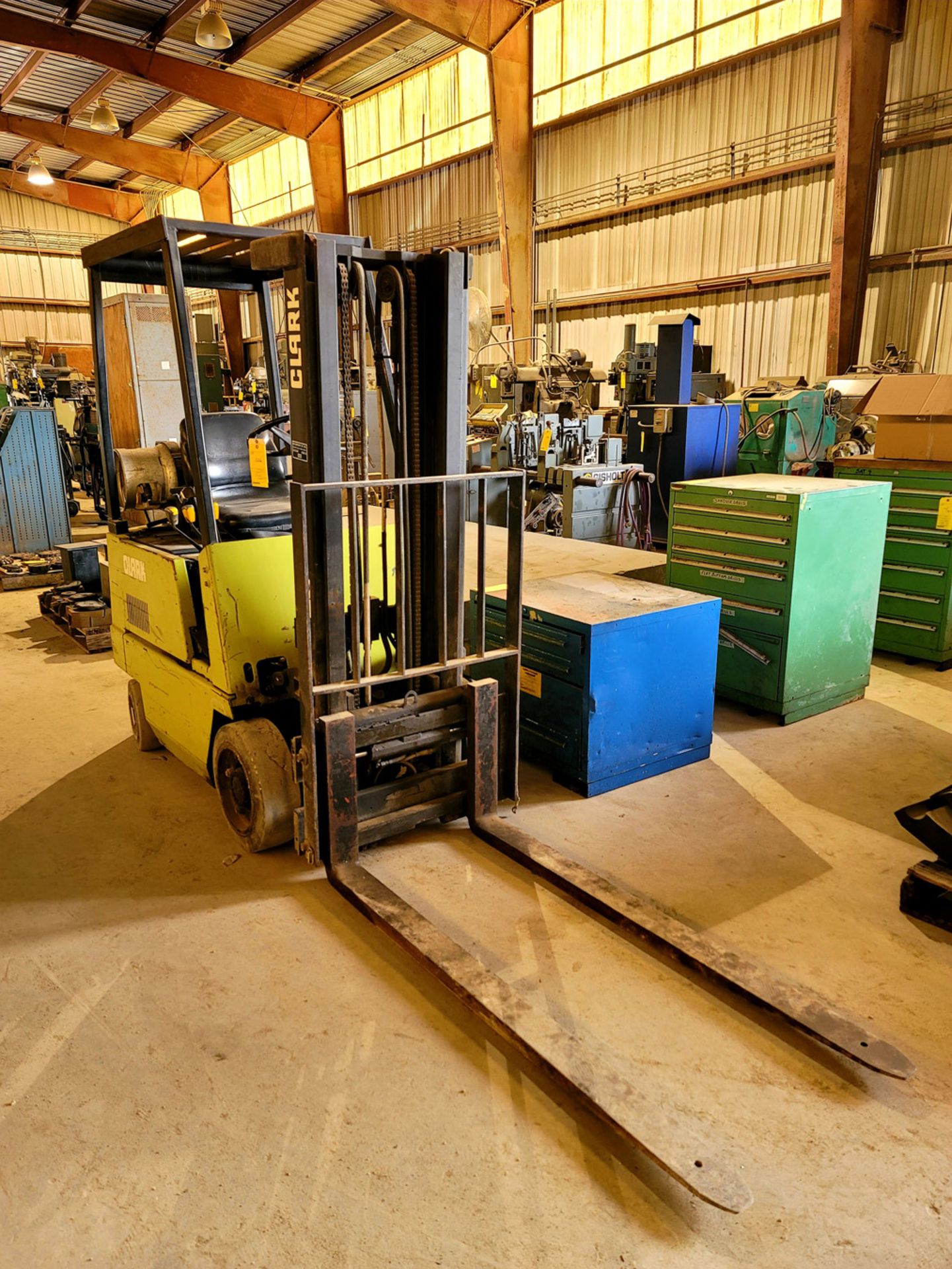 Clark Model GO512 Forklift