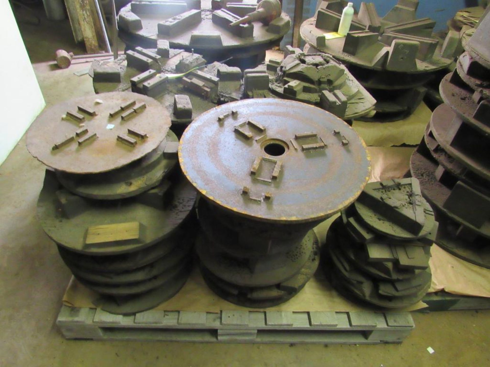 Lot: Handwheel Molds - Assorted Sizes, 16" to 24" dia. - Image 3 of 4