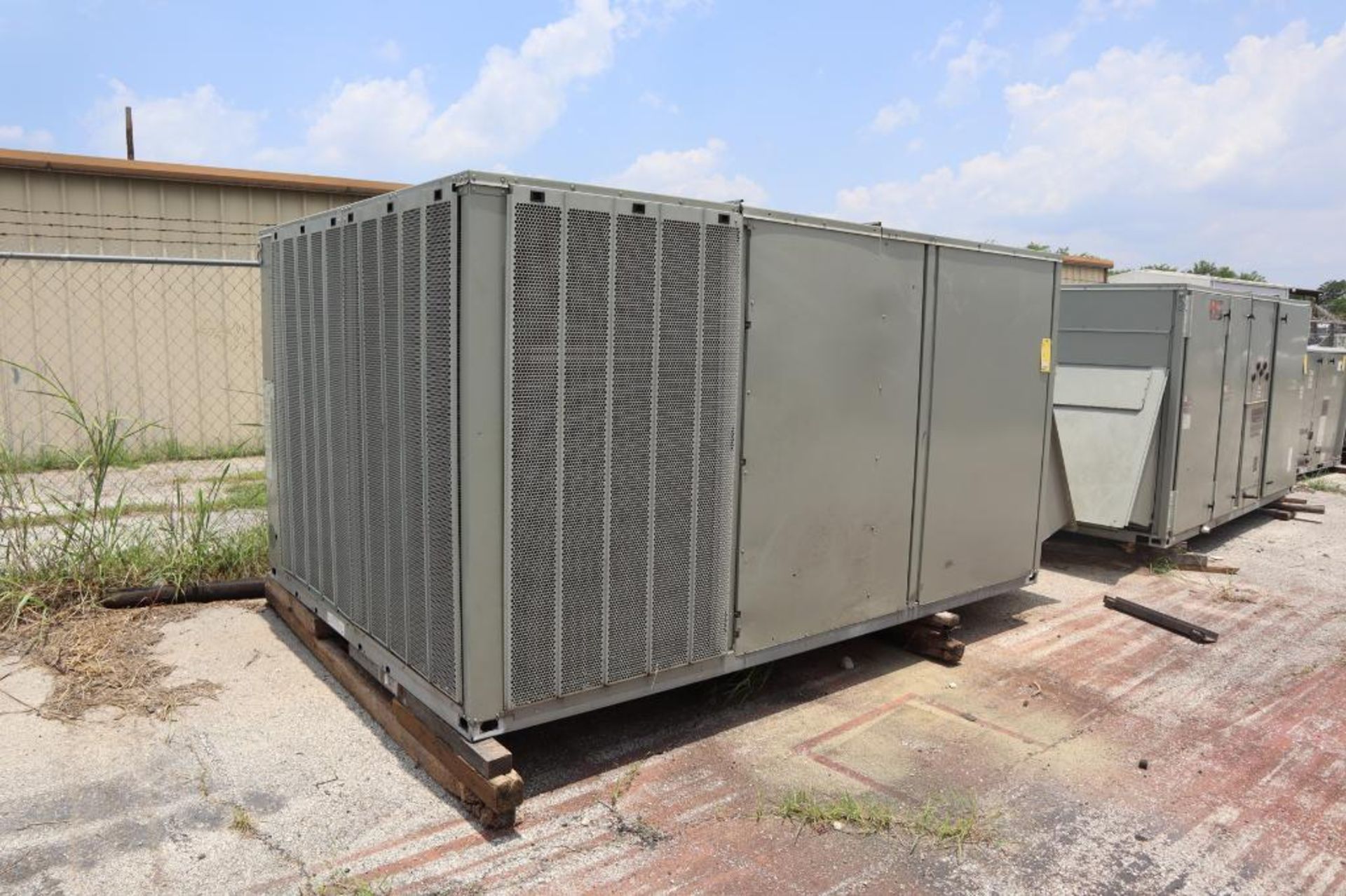 Trane Air Conditioning Unit, Model YCD181F4H0AA, new 2012, electrical: 460V/60Hz/3P, 350,000 BTU, S/ - Image 2 of 6