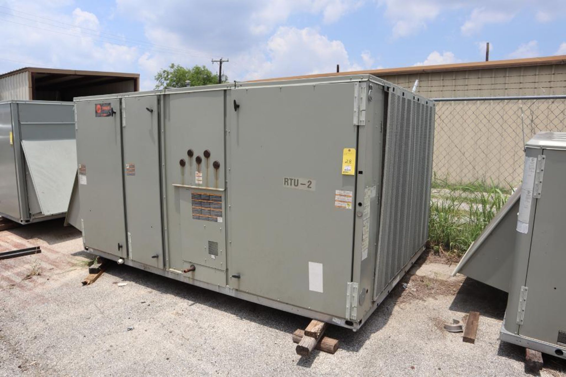 Trane Air Conditioning Unit, Model YCD181F4H0AA, new 2012, electrical: 460V/60Hz/3P, 350,000 BTU, S/