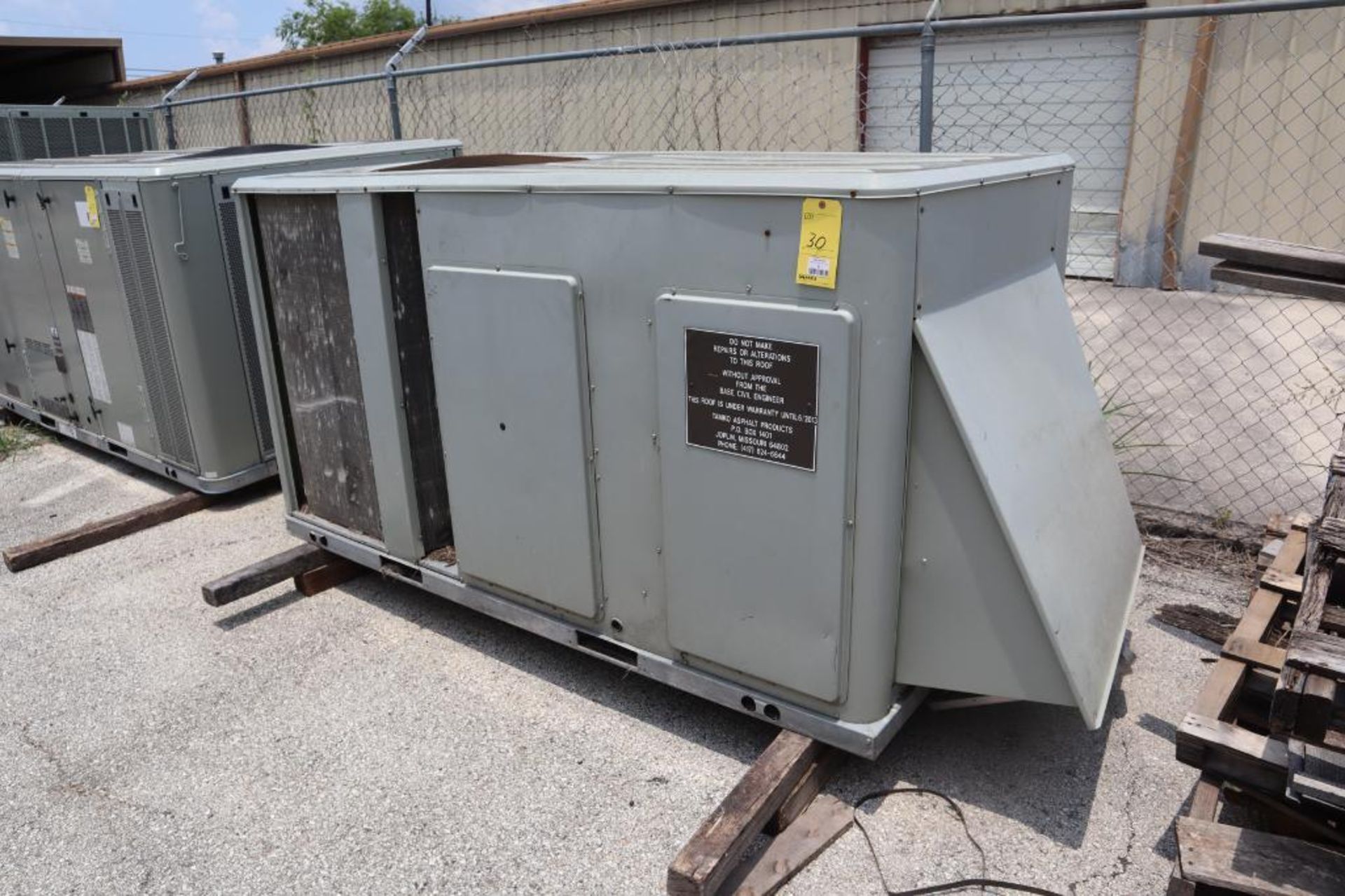 Trane Air Conditioning Unit, Model YHC120A4RLA09000000, new 2001, electrical: 460V/60Hz/3P, 150,000 - Image 2 of 4