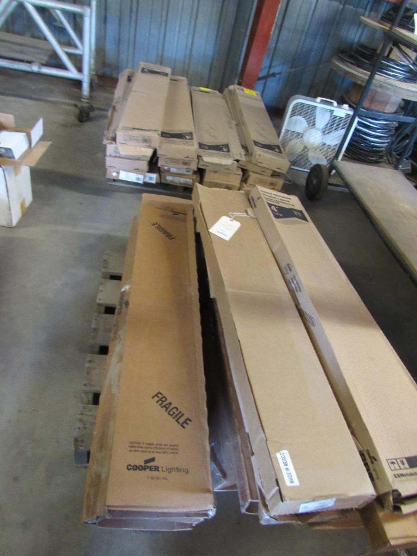Lot of 29: Metalux 4' Surface Wrap Arounds - Image 4 of 4