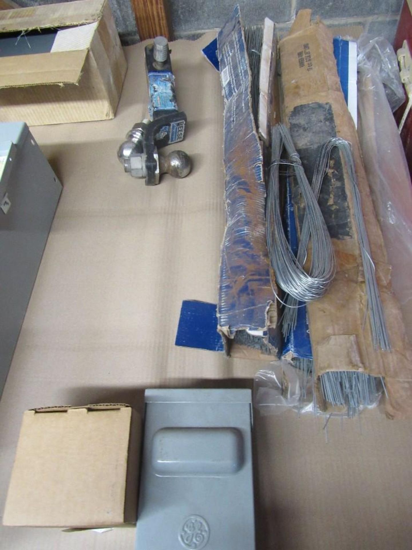 Lot: Assorted Electrical Components on table - Image 5 of 8