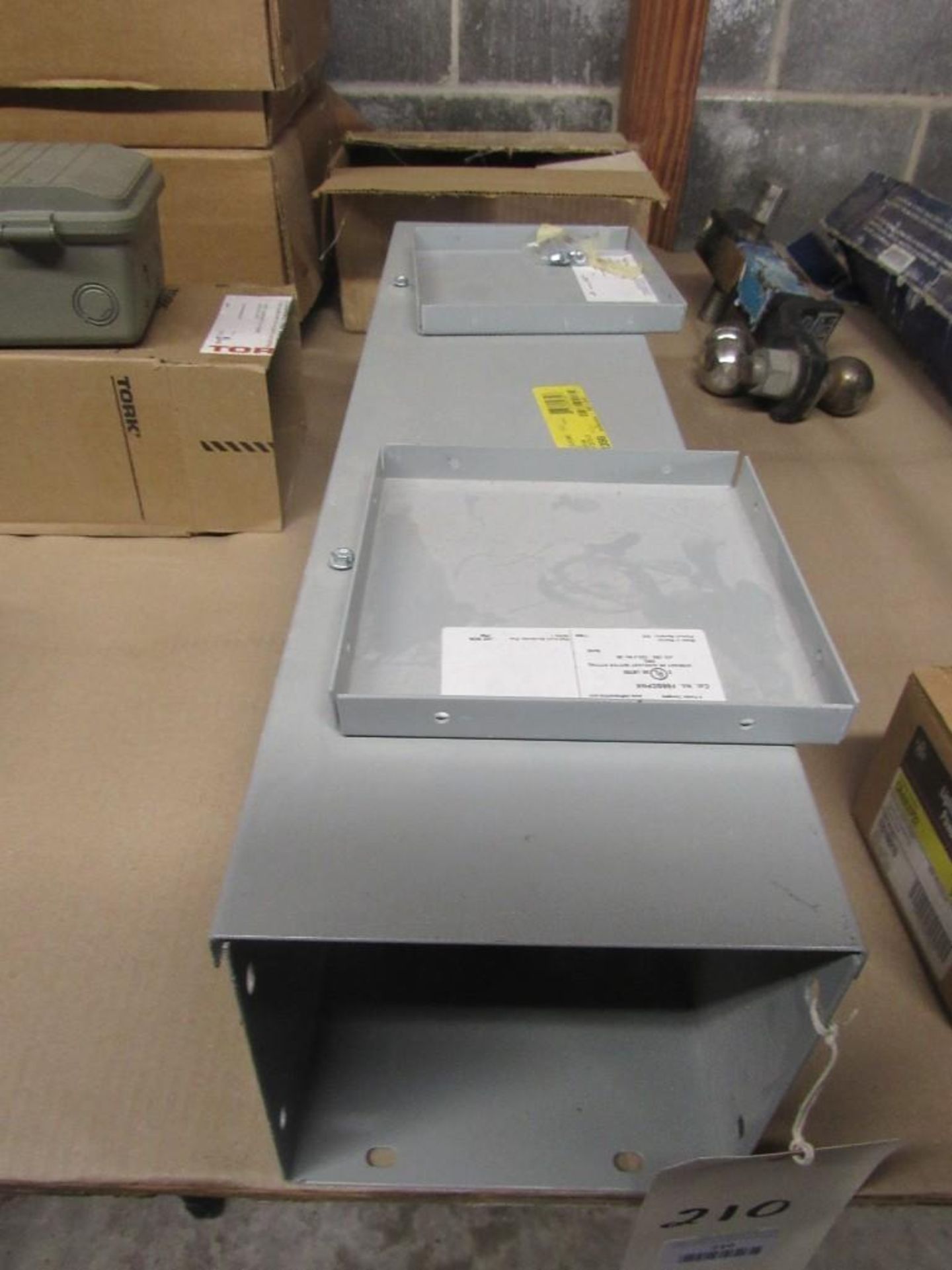 Lot: Assorted Electrical Components on table - Image 6 of 8