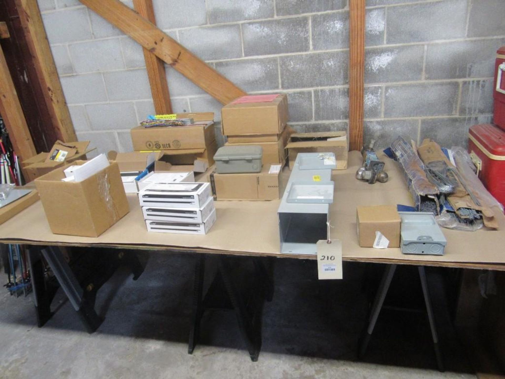 Lot: Assorted Electrical Components on table - Image 4 of 8