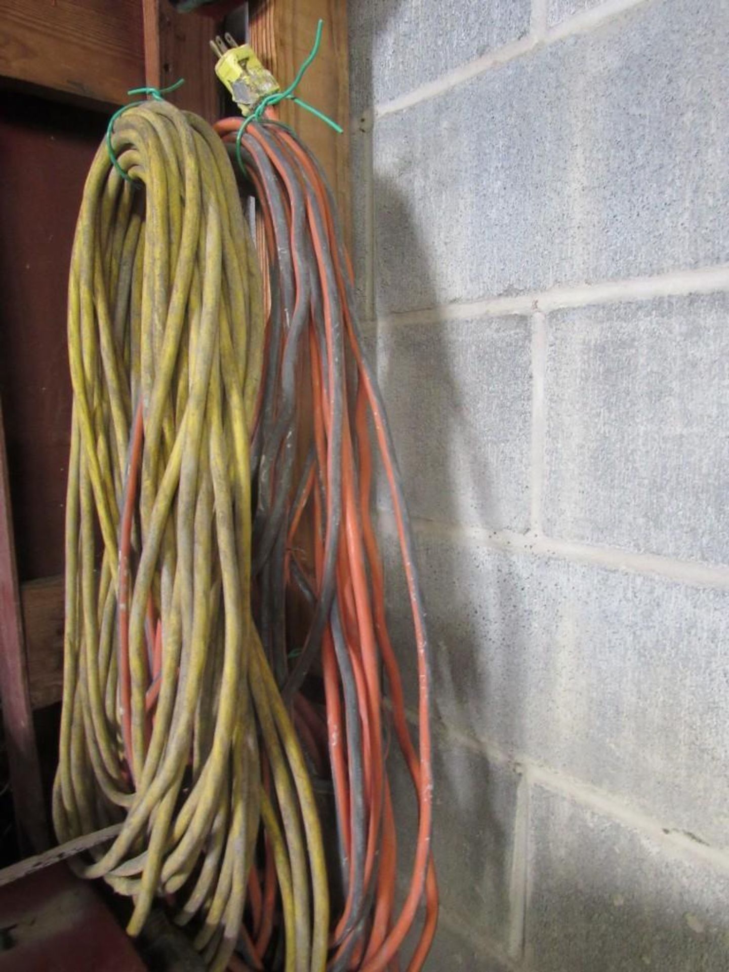 Lot: Extension Cords & Air Hoses - Image 2 of 3