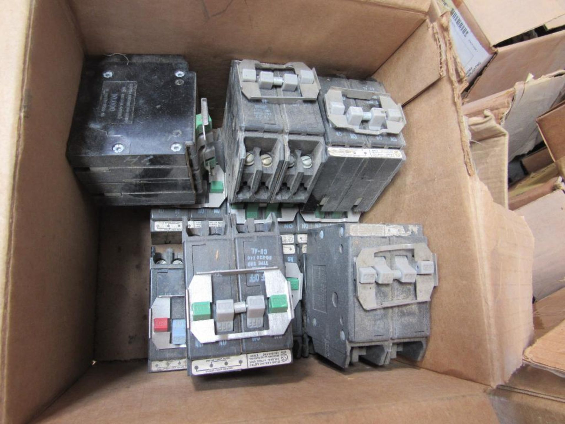Pallet: Breakers - assorted size and manufacturers - Image 2 of 3