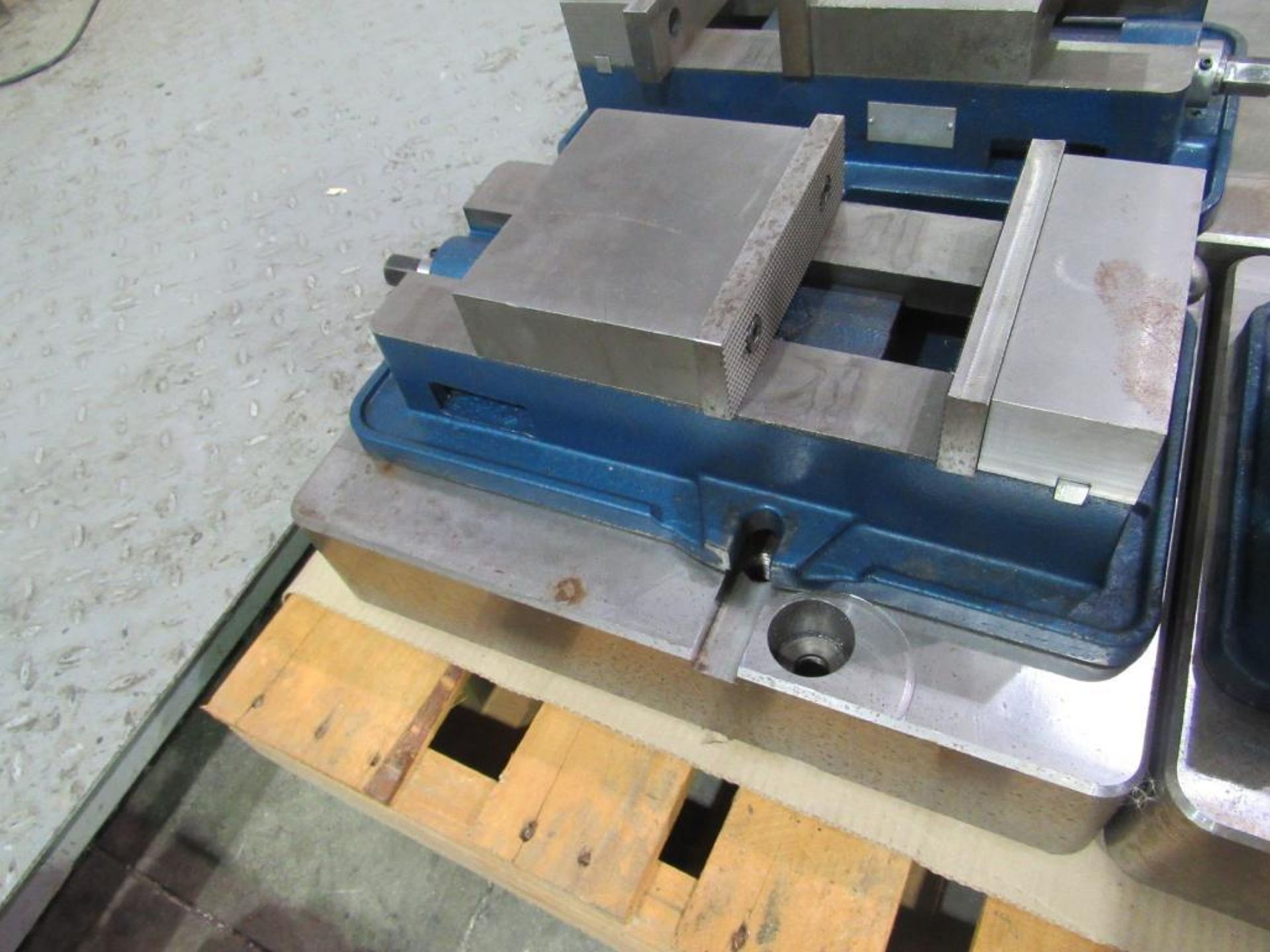 6" Vise with 16-3/4" L x 12-1/2" W x 3-1/2" T Risers