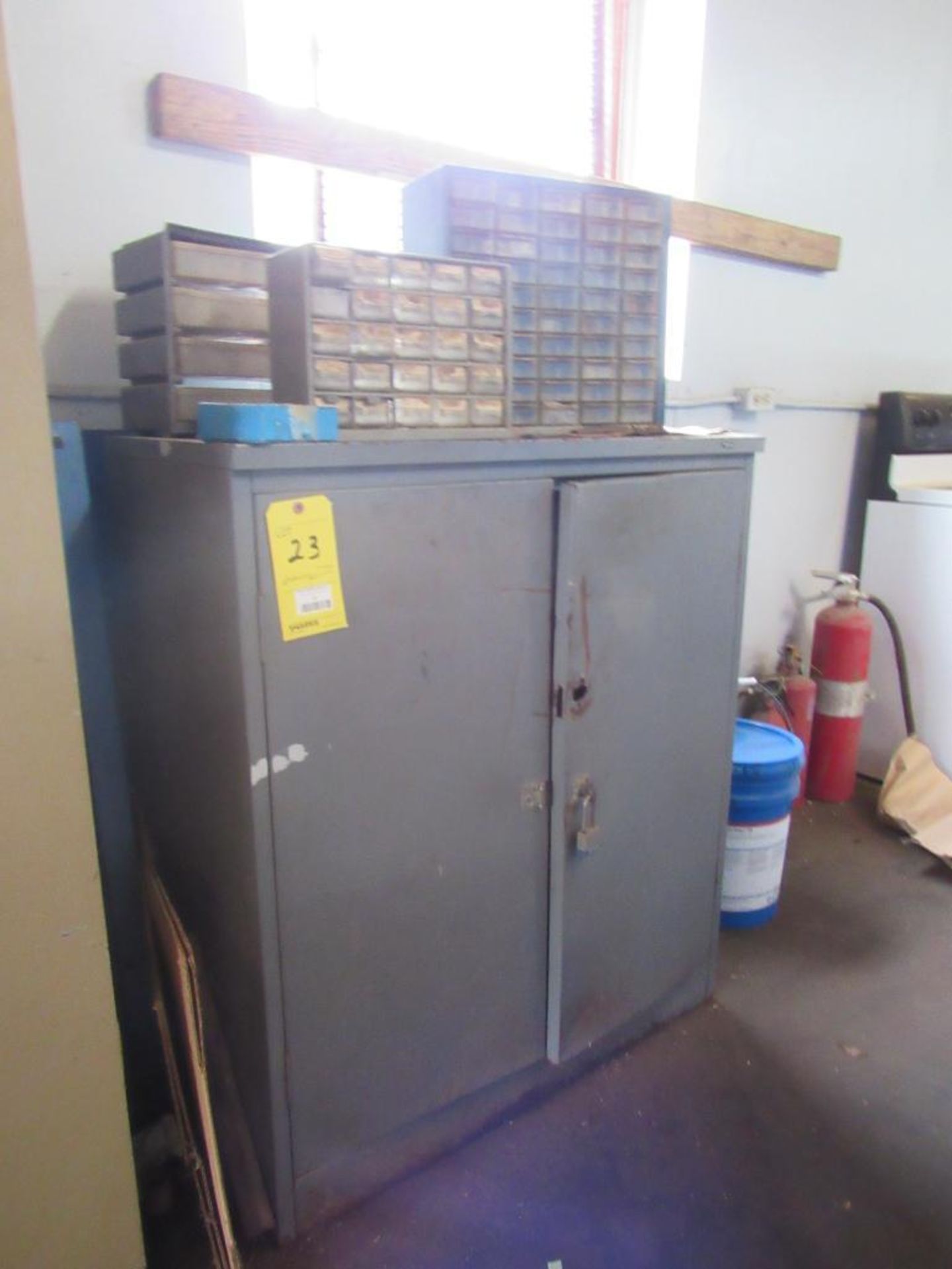 Double Door Tennsco Cabinet (with Contents) - Image 2 of 5