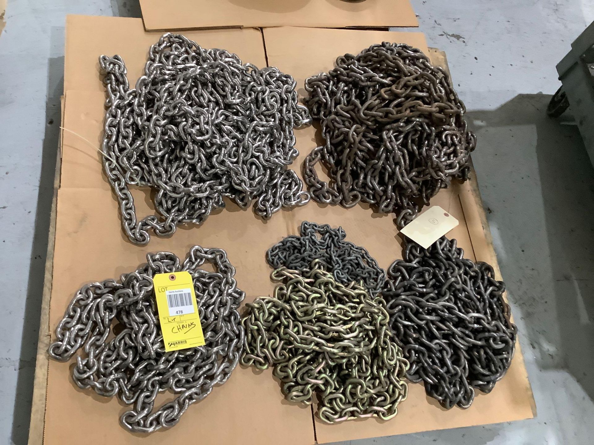 Lot: Chains Assorted Thickness and Lengths