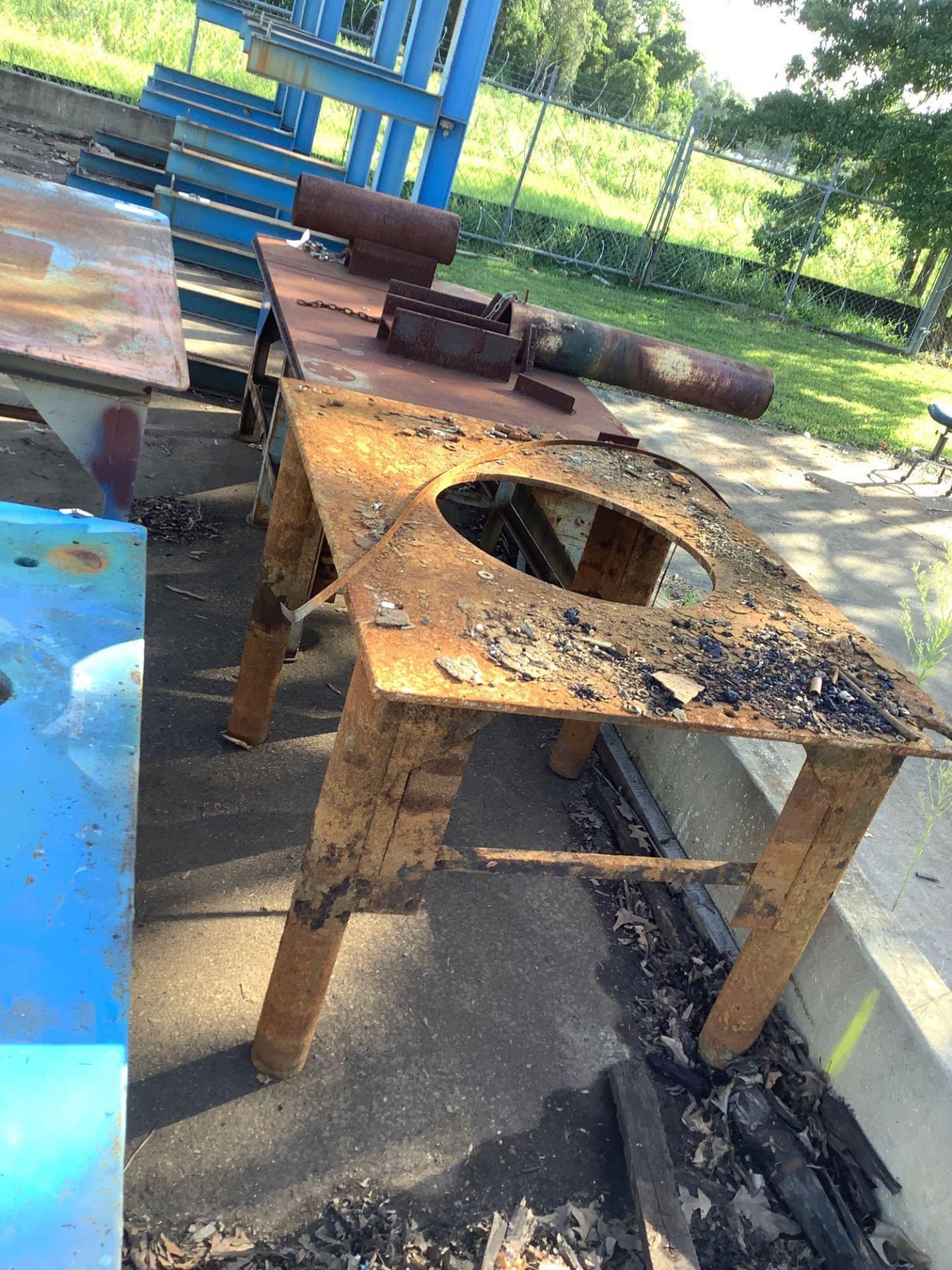 Lot of 5: Metal Tables, Assorted Sizes - Image 6 of 7