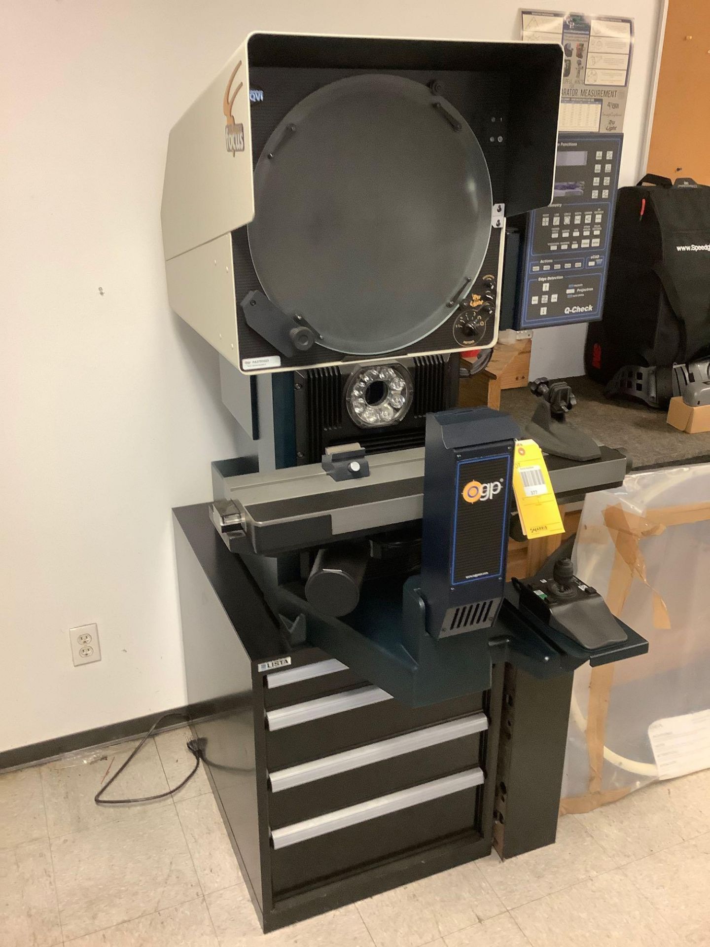 Optical Comparator Model Focus Advance