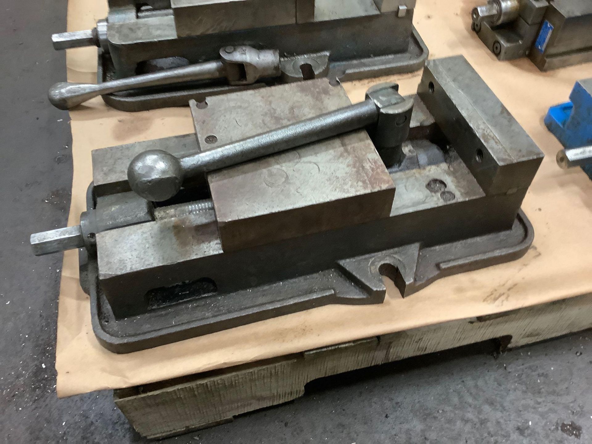 Yuasa Vise Model 550-608, 6" wide x 6" opening - Image 3 of 3