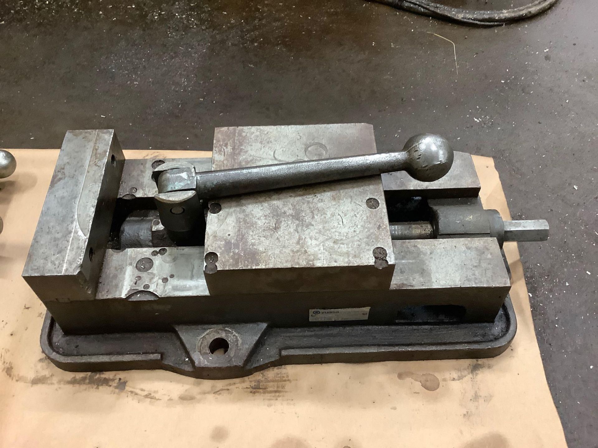 Yuasa Vise Model 550-608, 6" wide x 6" opening