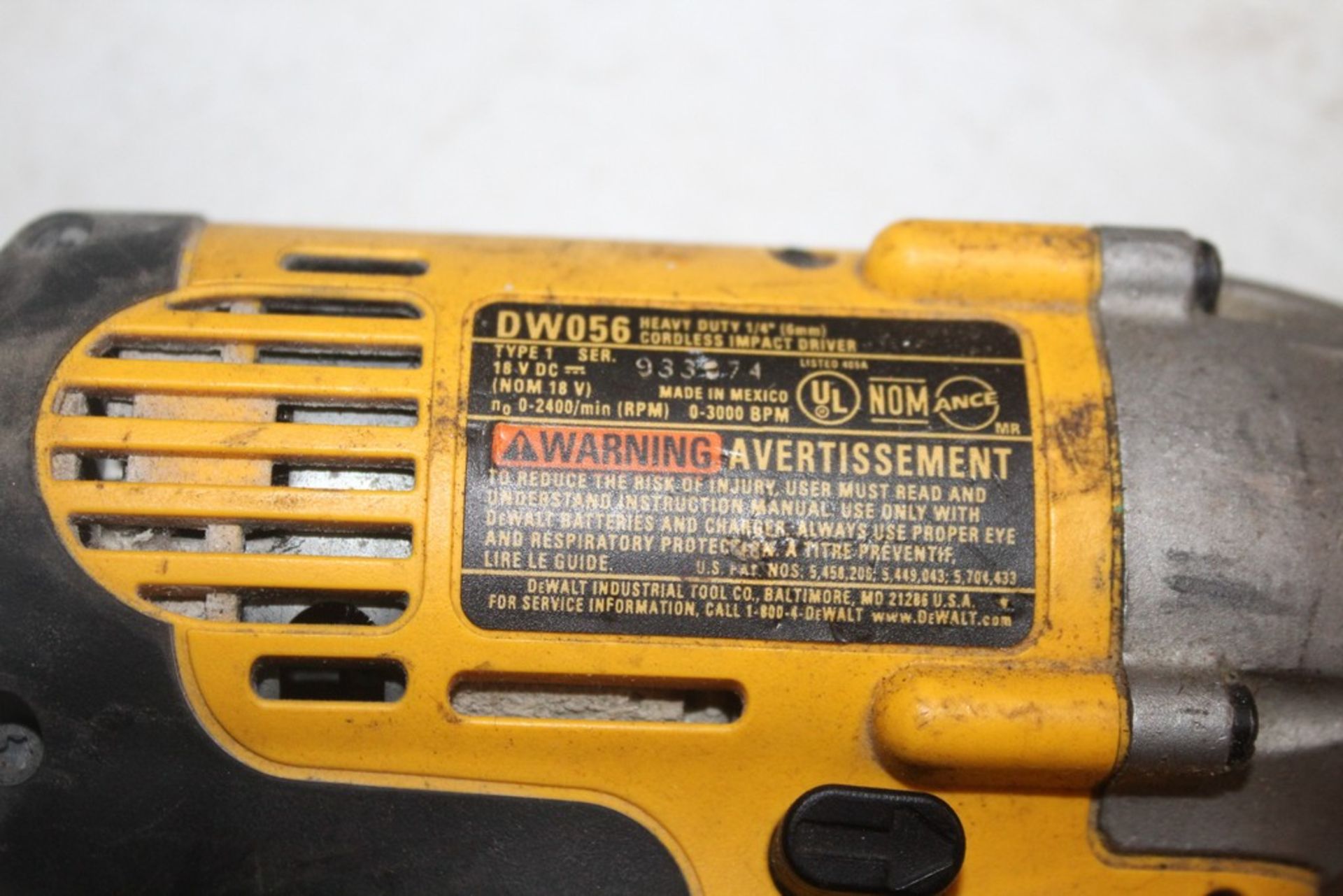 (2) DEWALT 18-VOLT DRILL DRIVERS & (1) DEWALT 12-VOLT DRILL DRIVER (NO CHARGERS) - Image 3 of 4