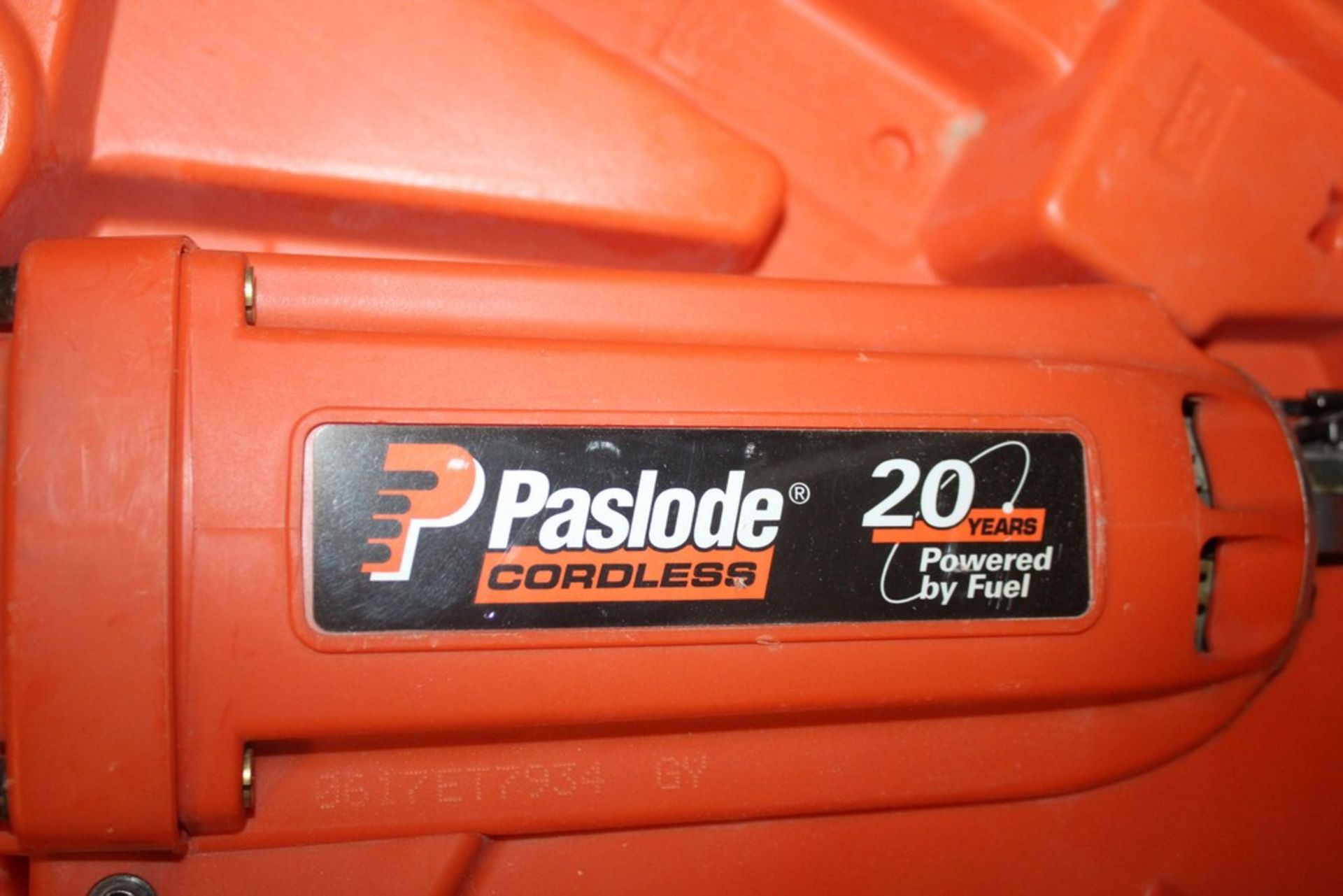 PASLODE CORDLESS 30-DEGREE FRAMING NAILER - Image 2 of 2