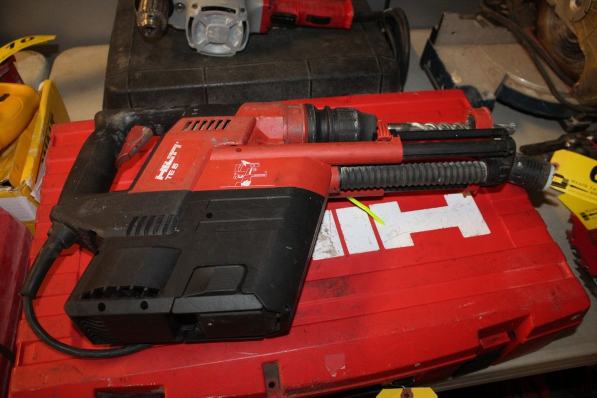 HILTI MODEL TE5 HAMMER DRILL