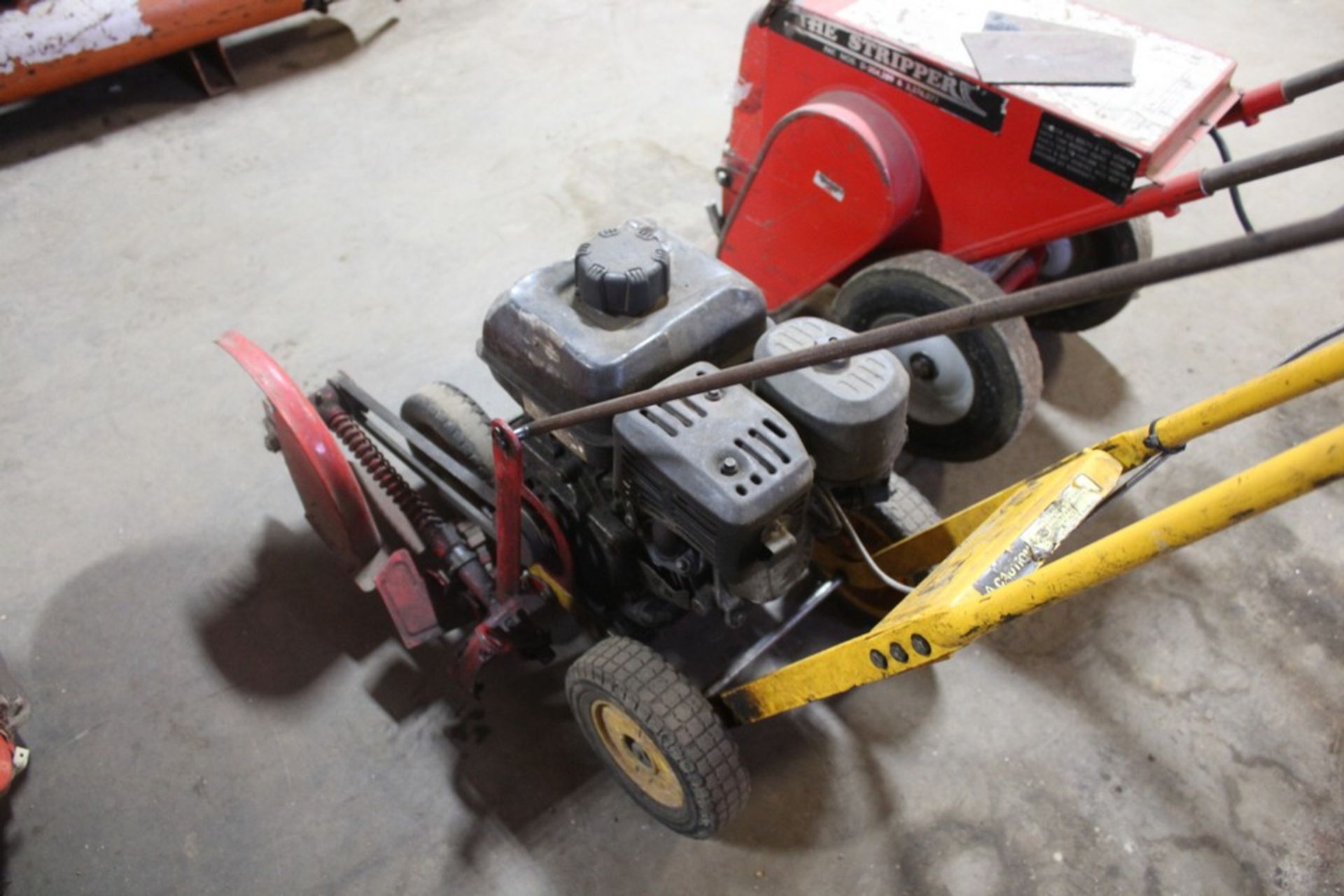 GAS POWERED EDGER WITH BRIGGS & STRATTON ENGINE - Image 2 of 2