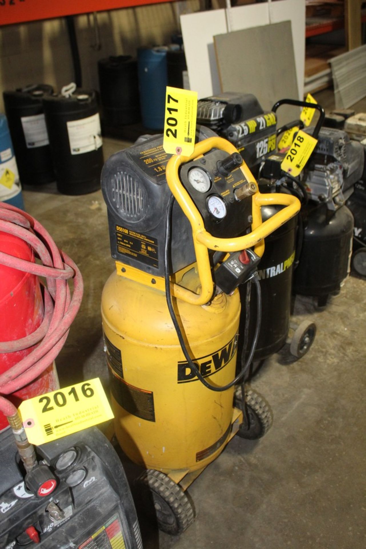 DEWALT MODEL D55168 15 GALLON PORTABLE AIR COMPRESSOR