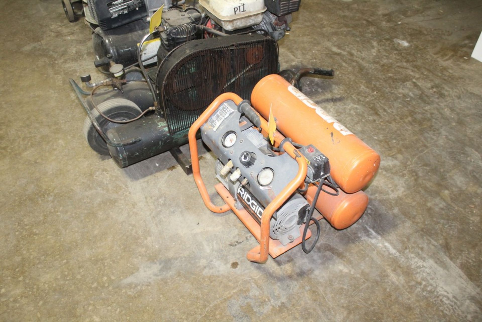 RIDGID 4.5 GALLON AIR COMPRESSOR