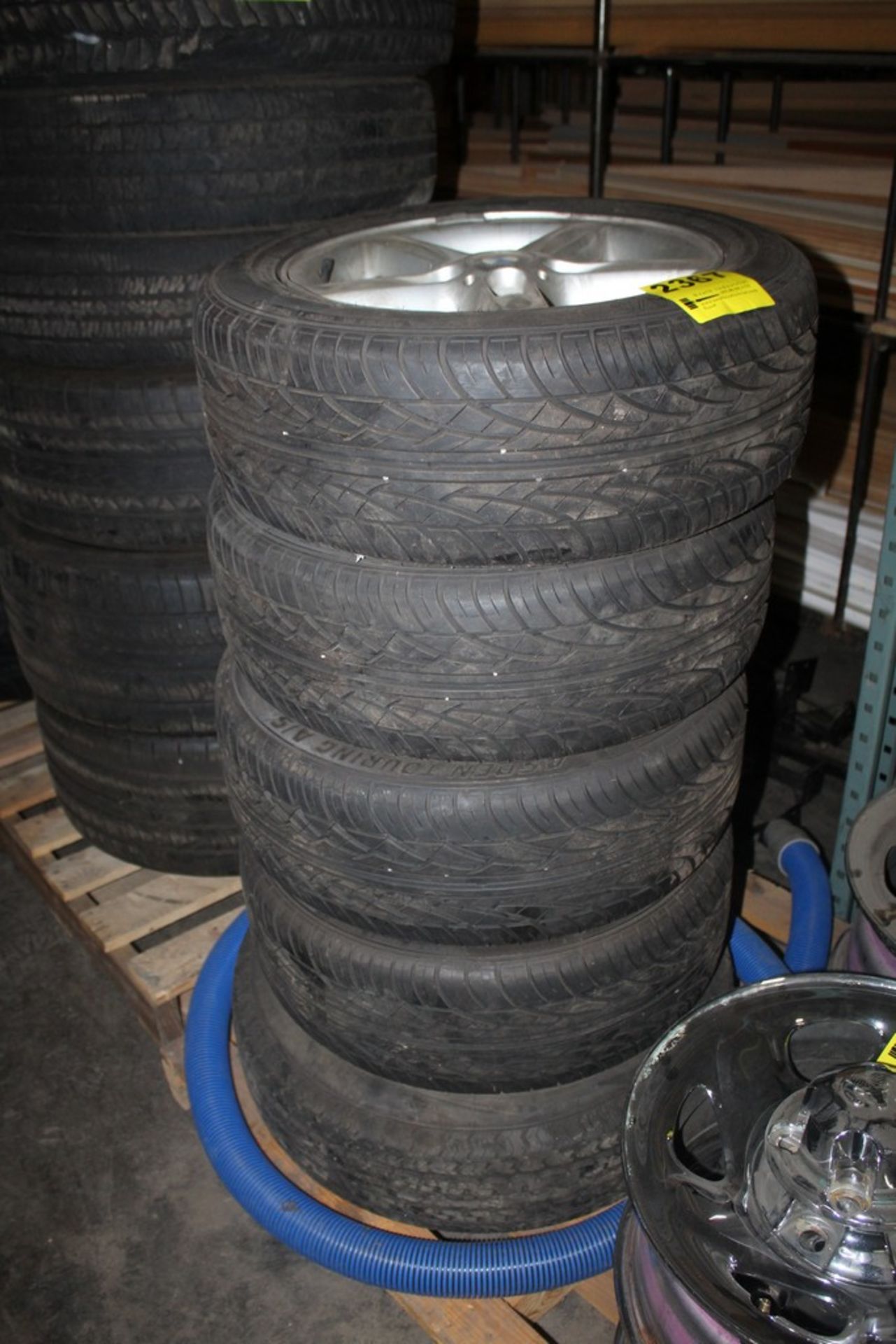 (5) 205/55R16 91H TIRES WITH (4) BMW RIMS