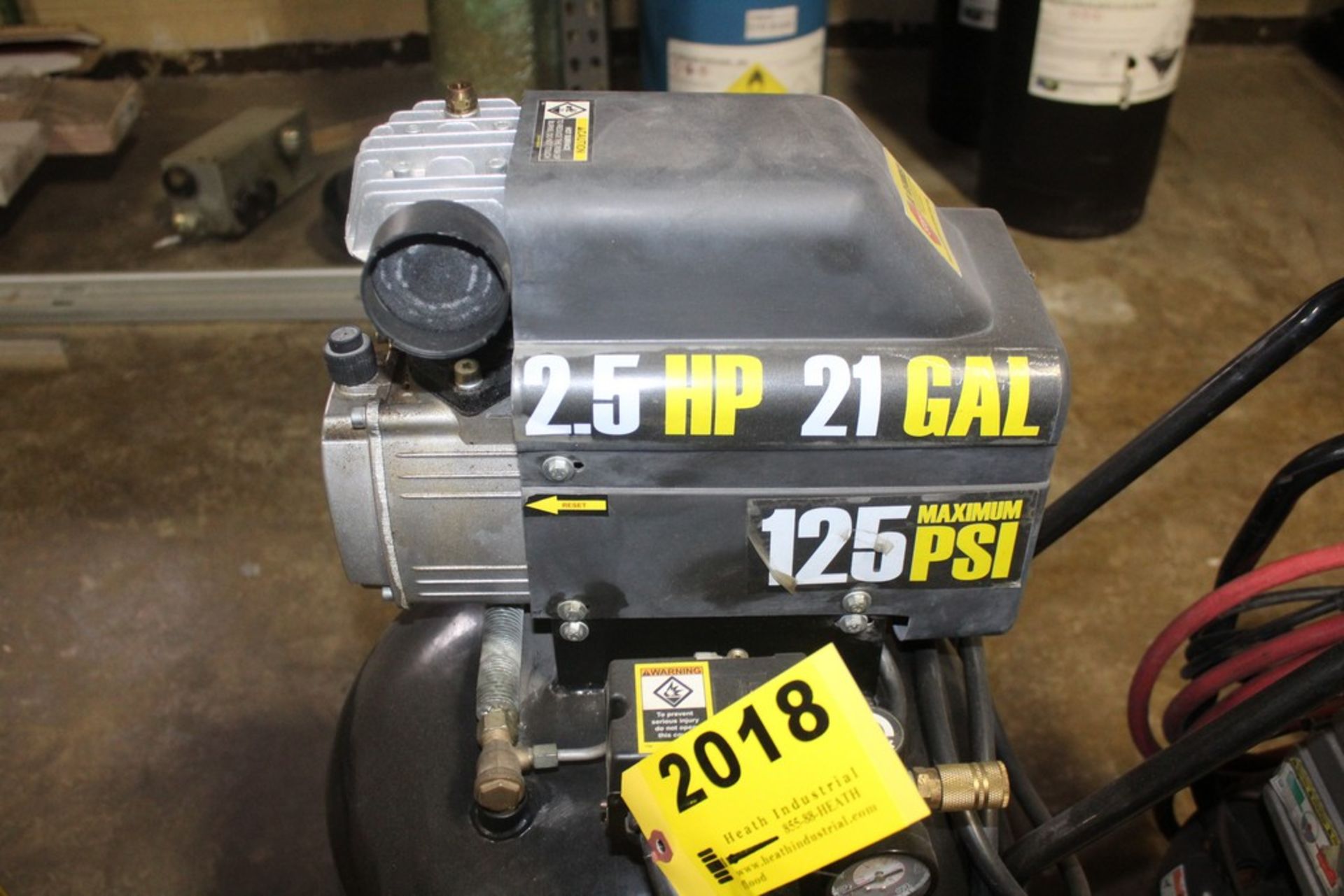 CENTRAL PNEUMATIC 21 GALLON 2.5 HP PORTABLE AIR COMPRESSOR - Image 2 of 2