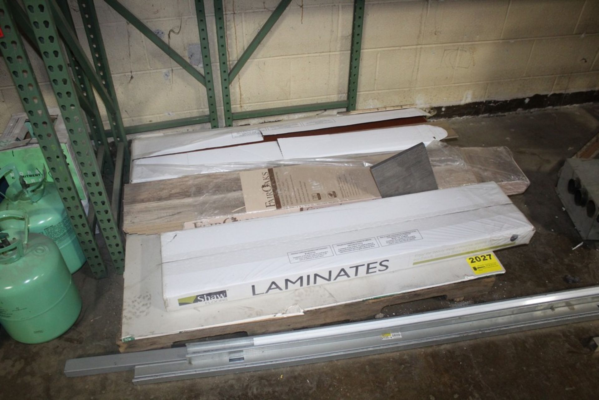 ASSORTED LAMINATE FLOORING ON SKID