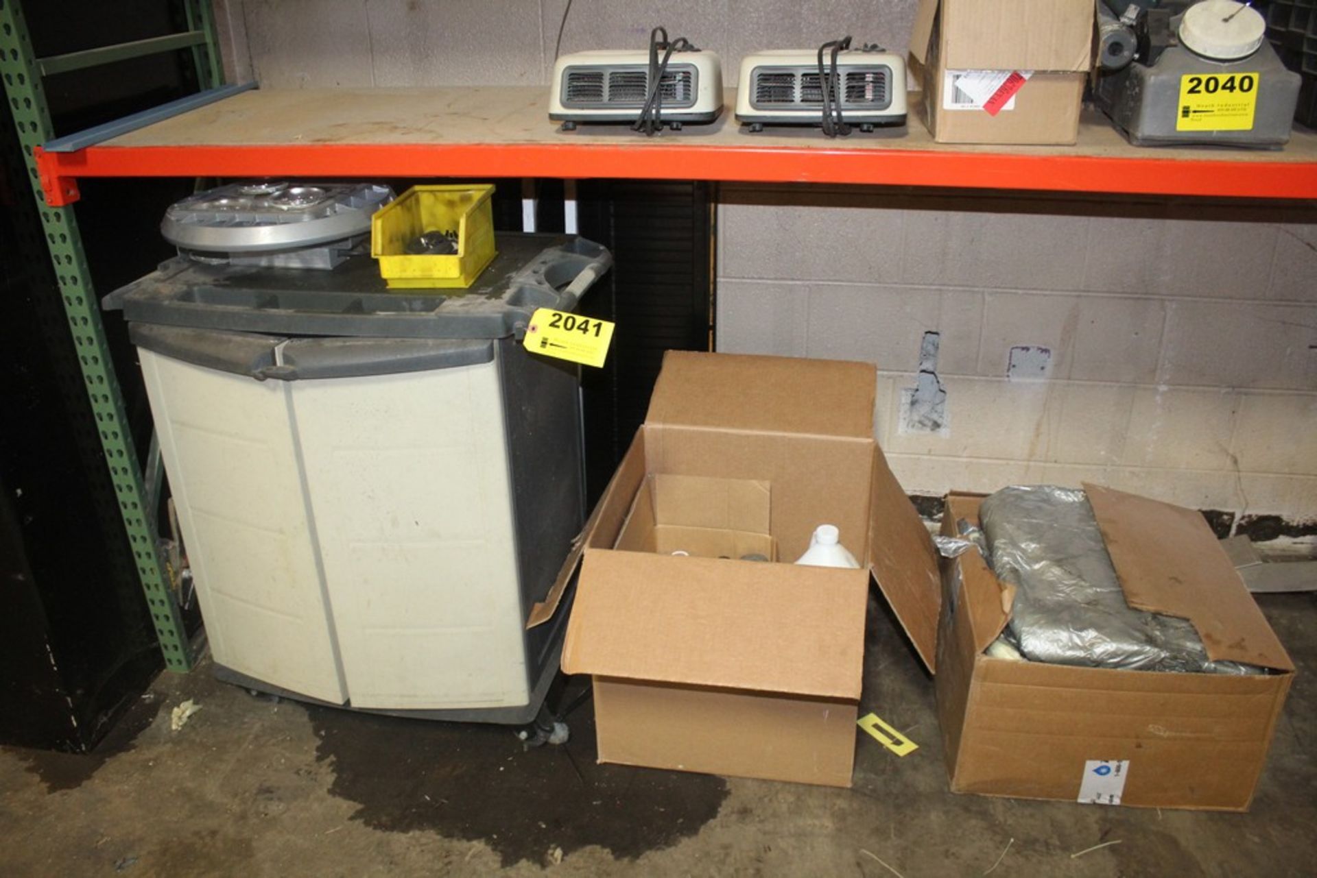 TWO DOOR RUBBERMAID STYLE CABINET, ASSORTED ON FLOOR