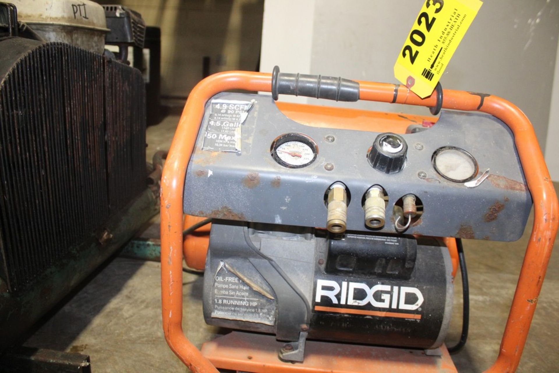 RIDGID 4.5 GALLON AIR COMPRESSOR - Image 2 of 3